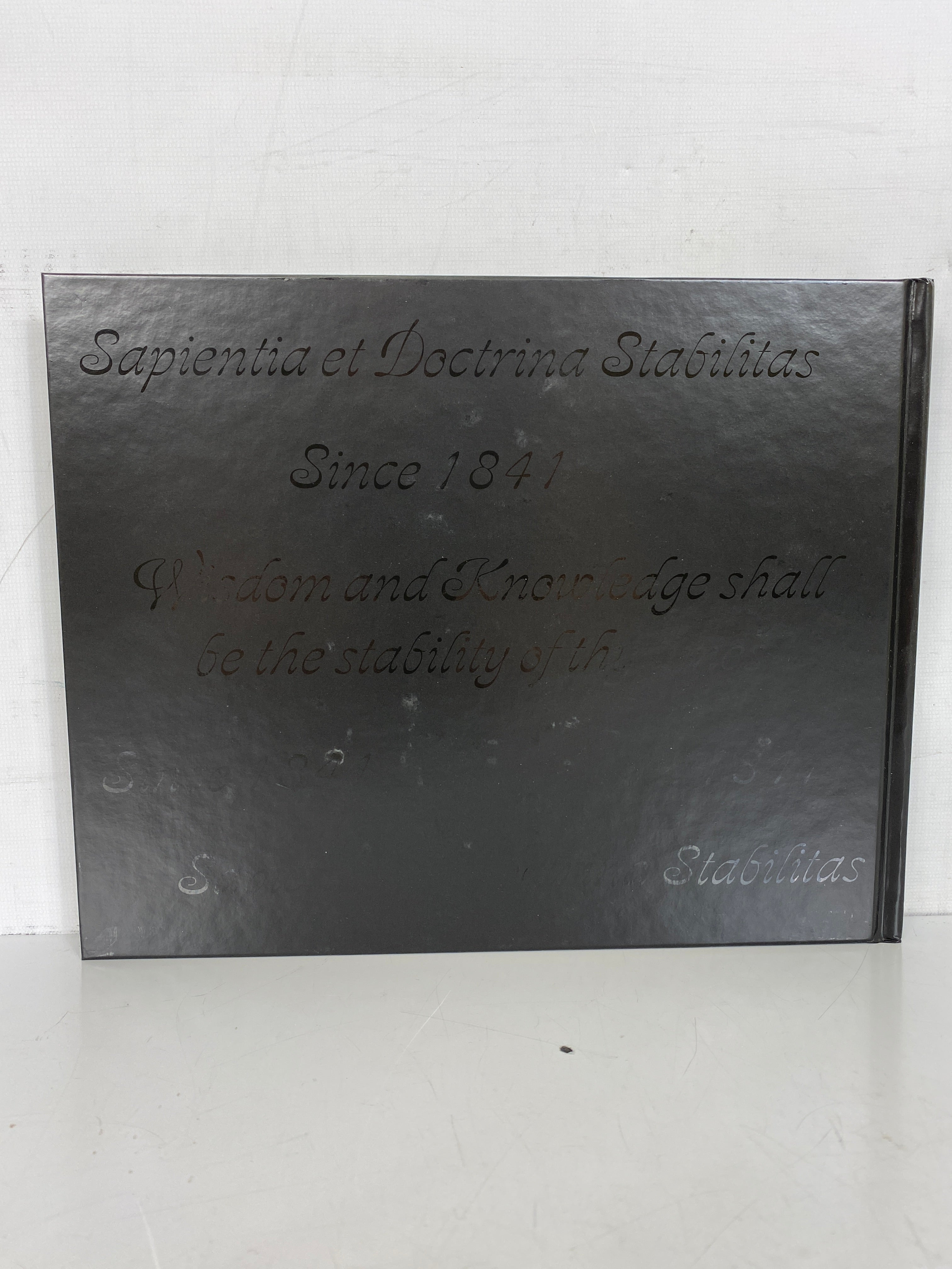 2008 Queen's University Yearbook "Tricolour" Kingston, ON, Canada HC Giftbox