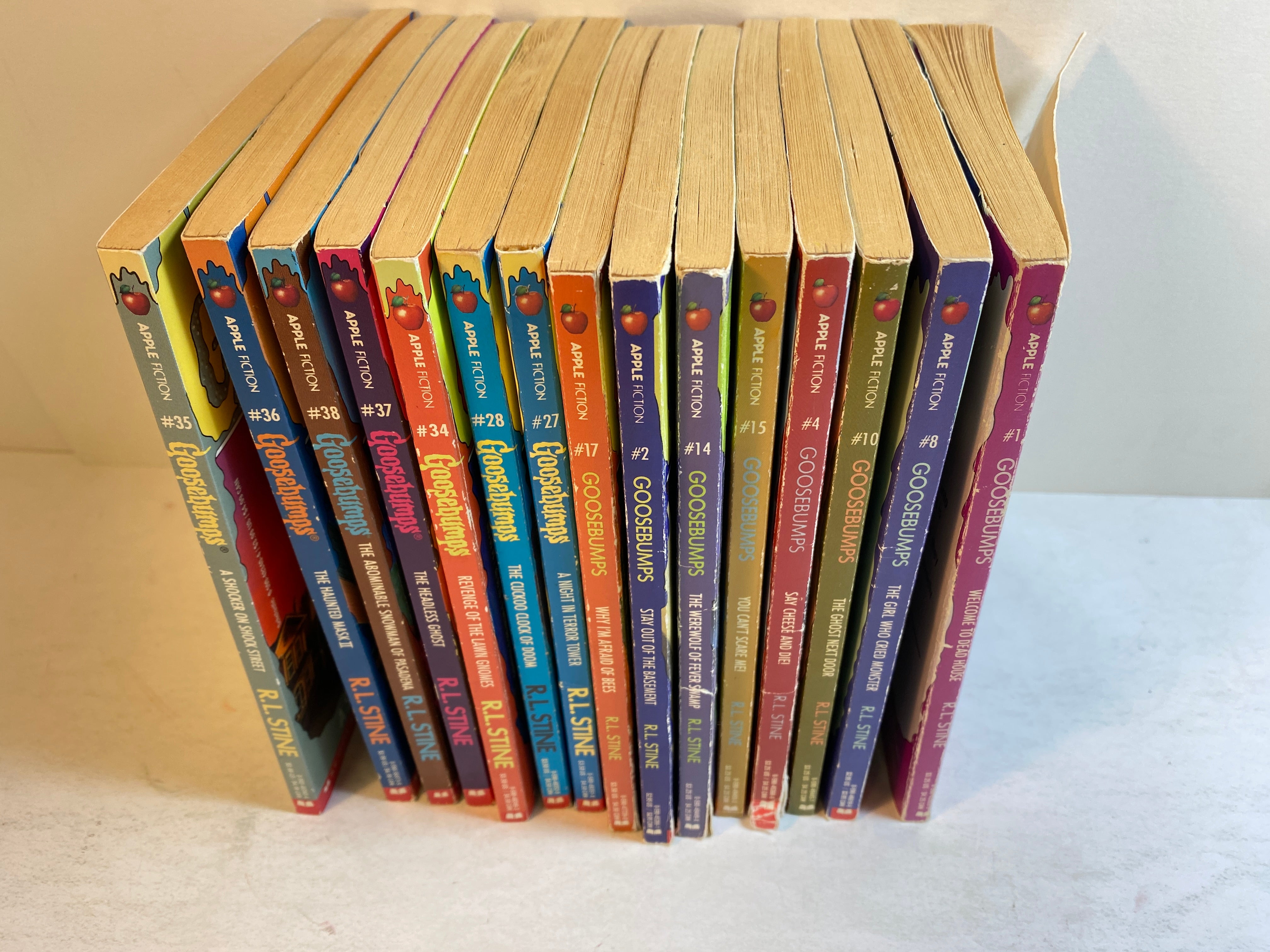Lot of 15 Goosebumps RL Stine paperbacks 1992-1995