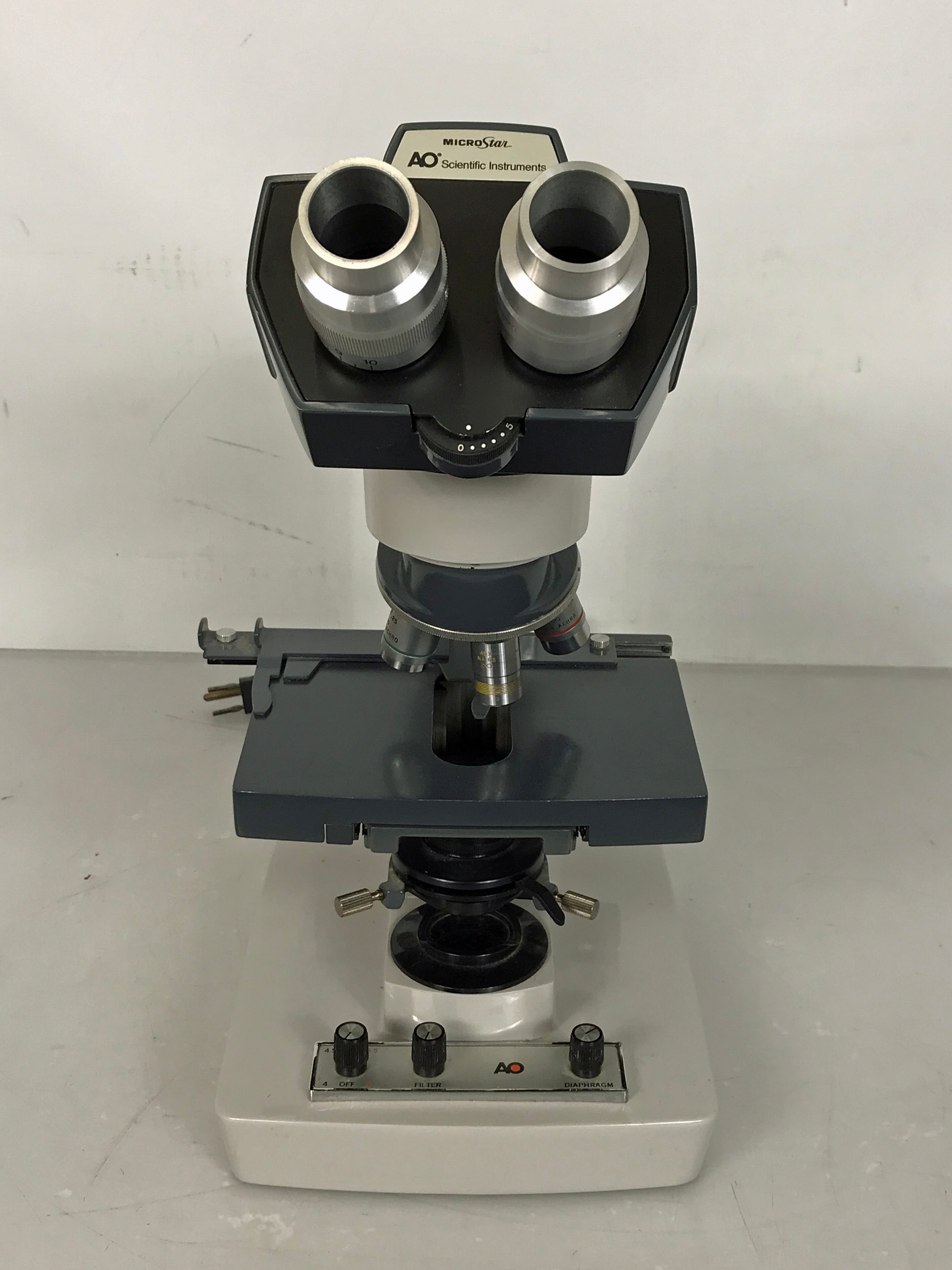 American Optical AO One-Ten Microscope *For Parts or Repair*