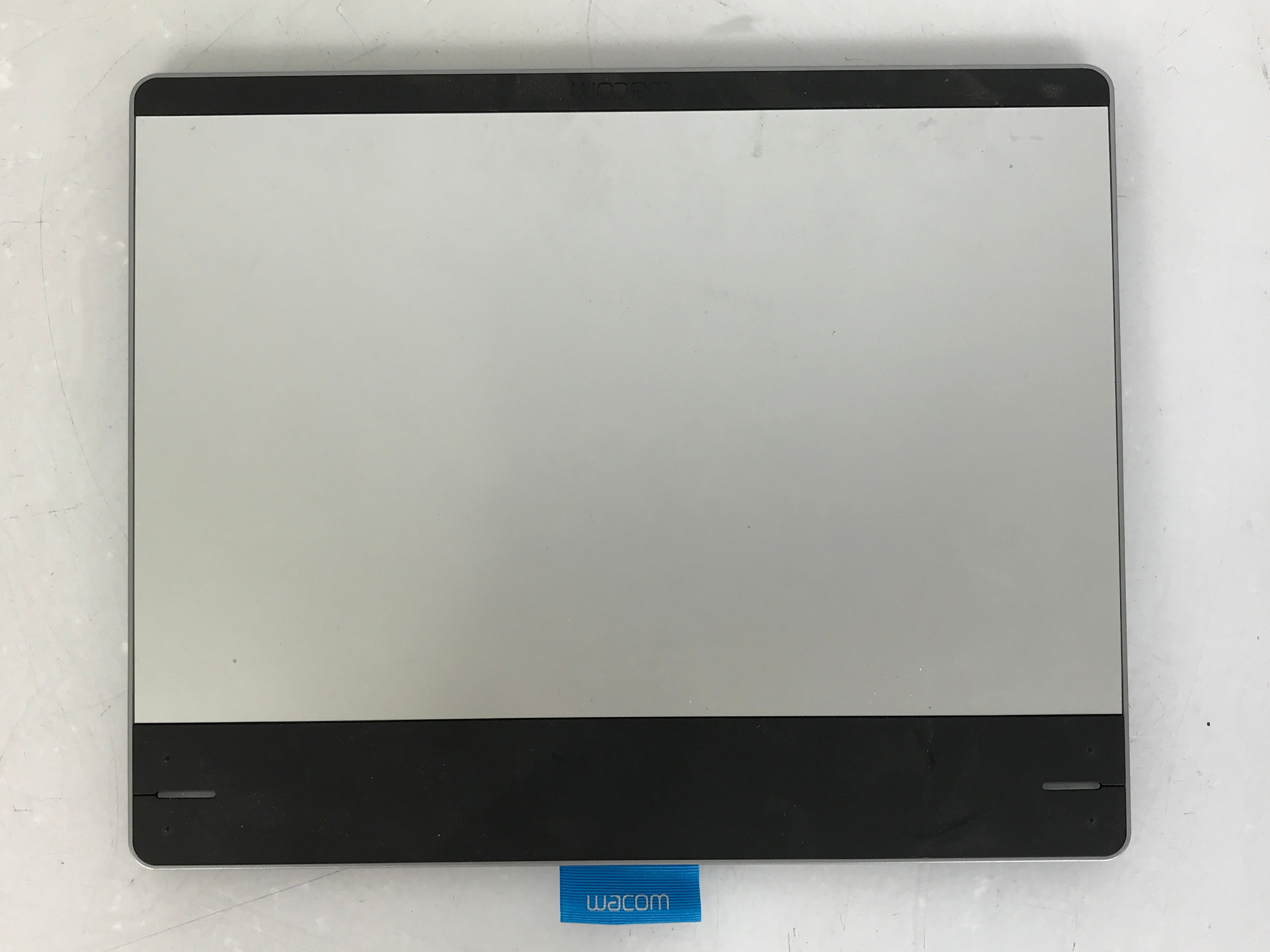 Intuos Silver CTH-680 Pen and Touch Medium Drawing Tablet – MSU