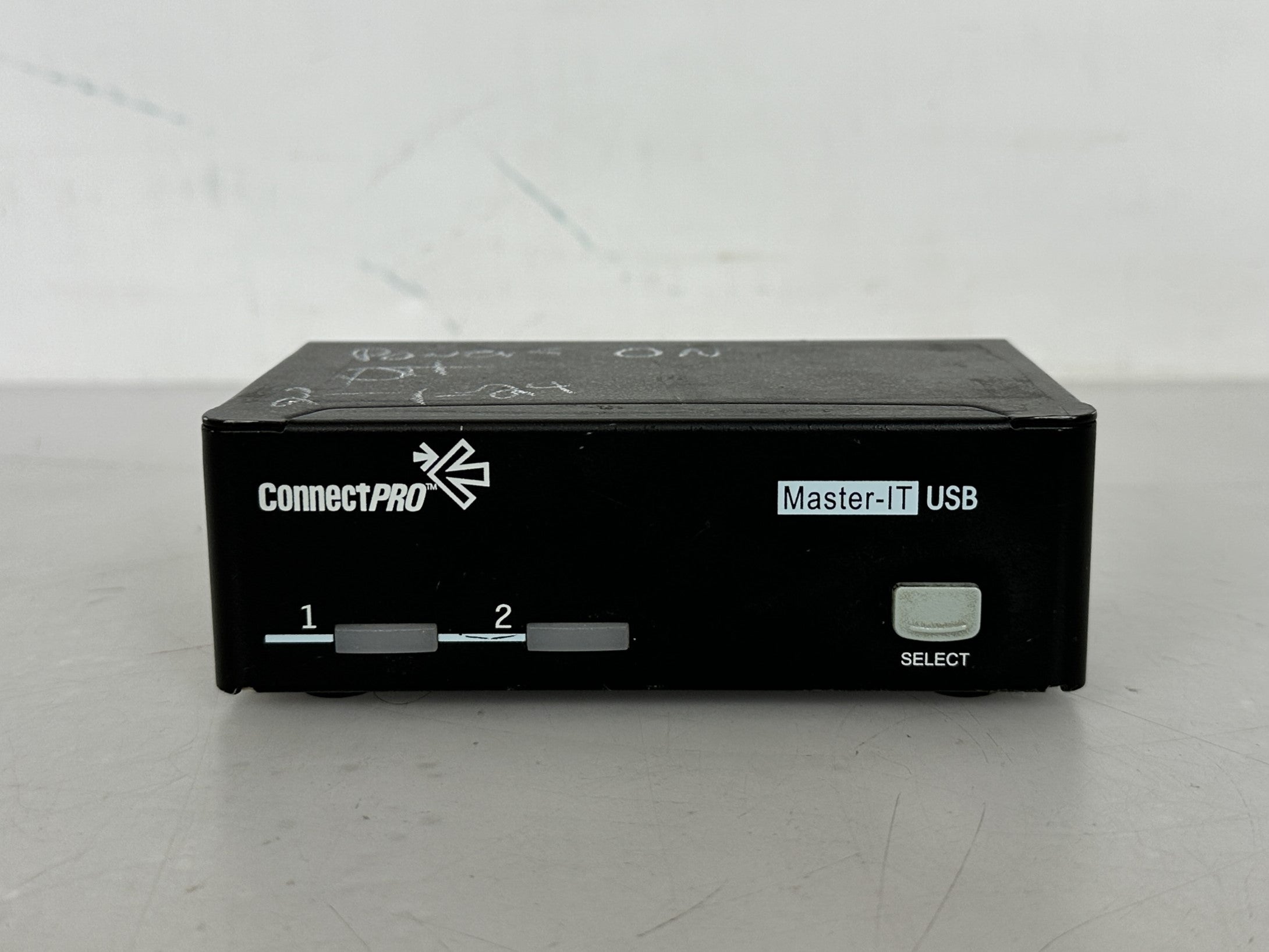 ConnectPRO Master-IT UR-12 USB Professional KVM Switch