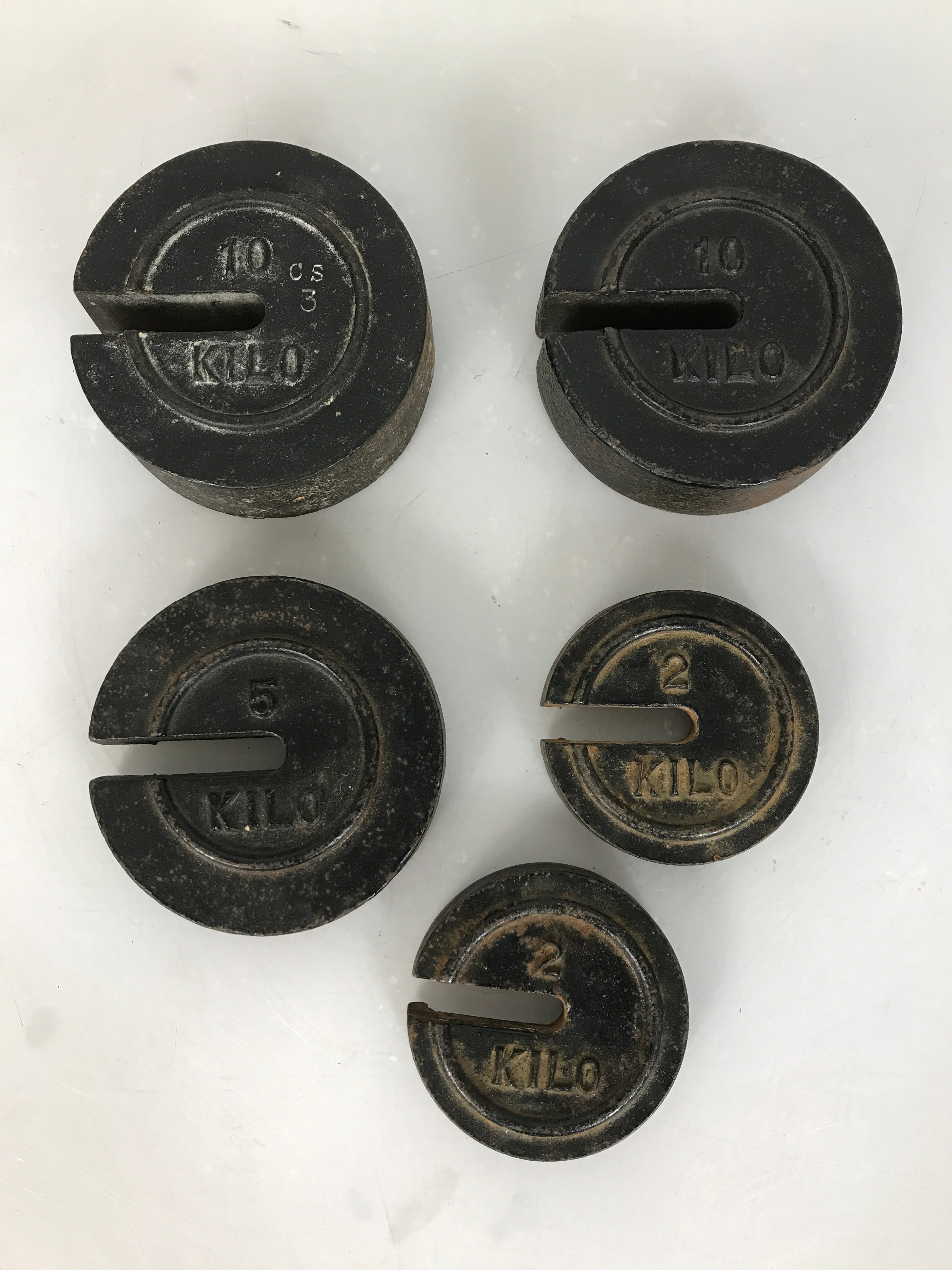 Lot of 5 Round Cast Iron Hanging Scale Platform Weights Slotted 29 Kilos
