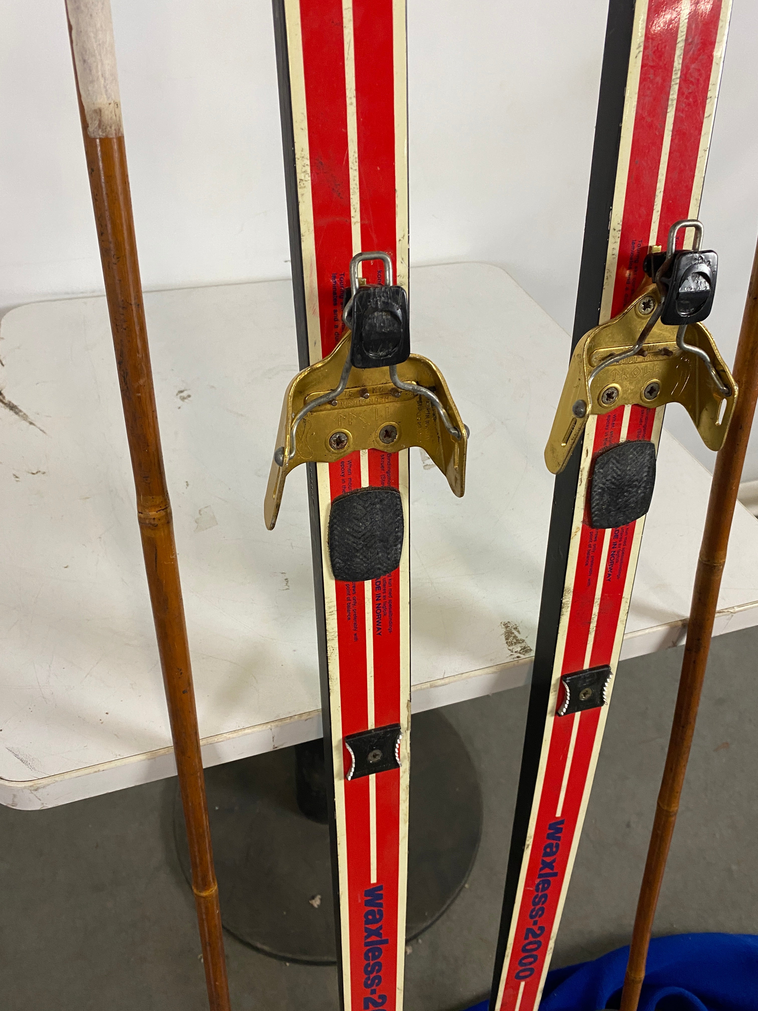 Bonna Cross Country Skis Waxless w/ Poles