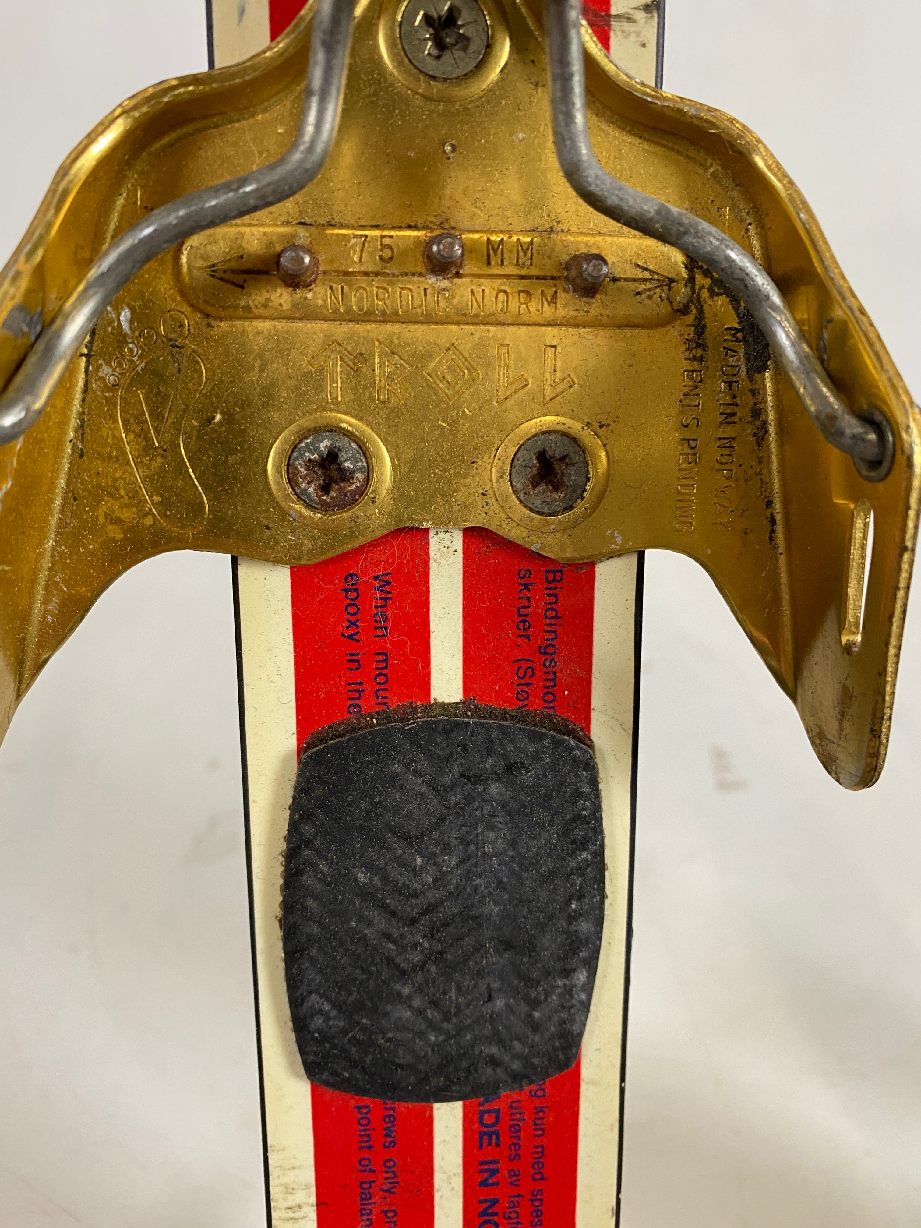 Bonna Cross Country Skis Waxless w/ Poles