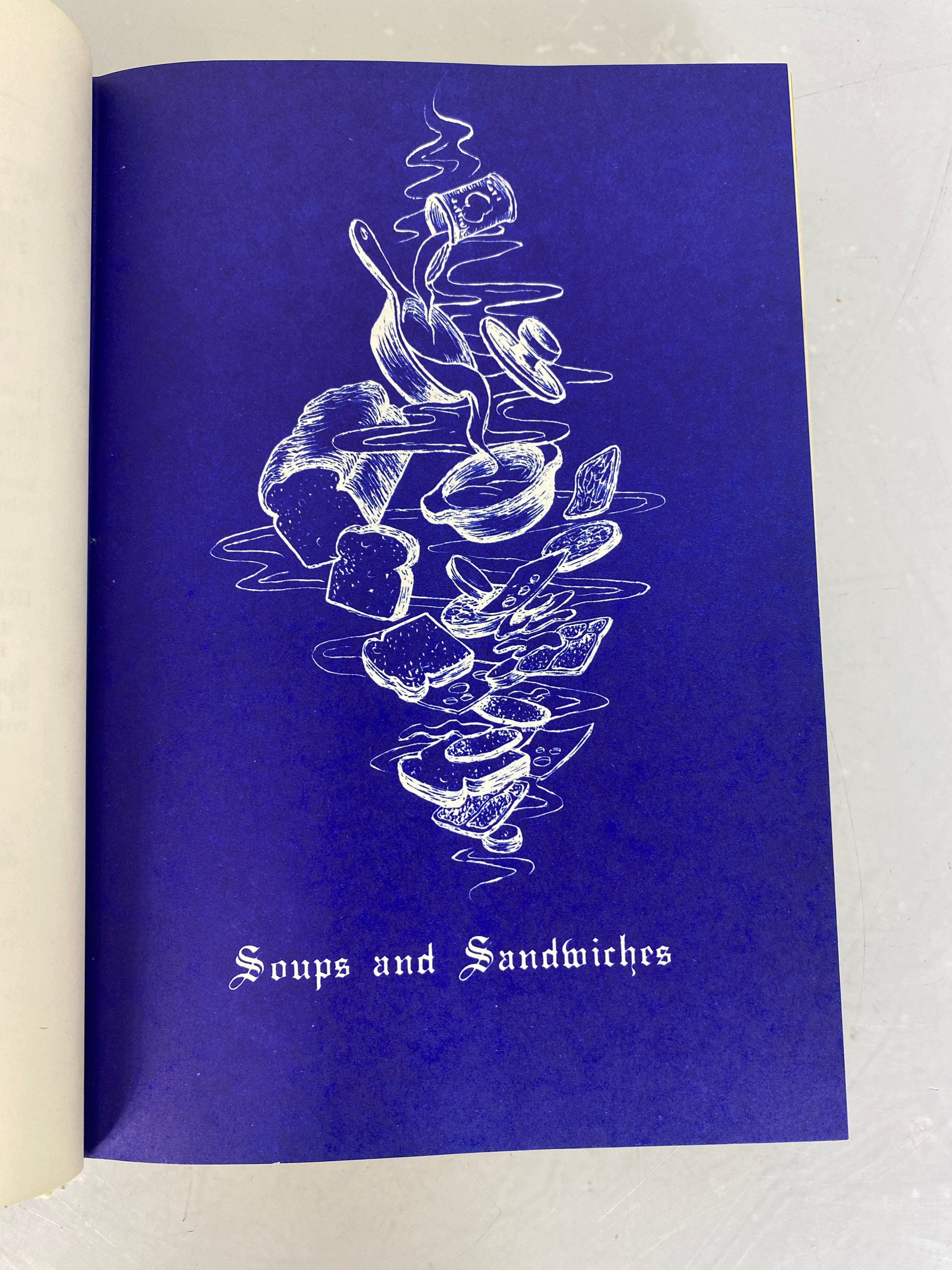Eet Smakelijk Official Cookbook of Holland, MI 1977 HC