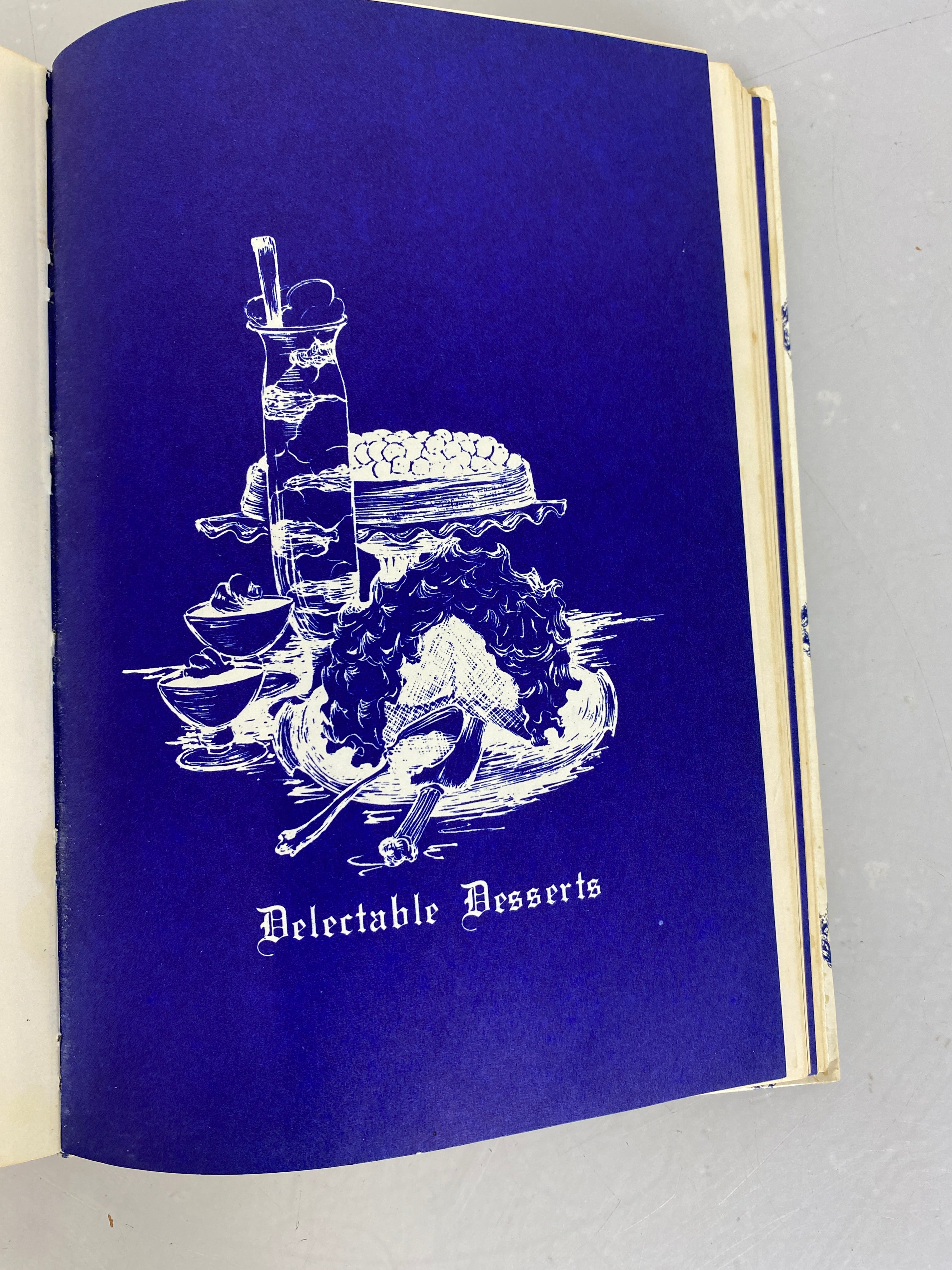 Eet Smakelijk Official Cookbook of Holland, MI 1977 HC