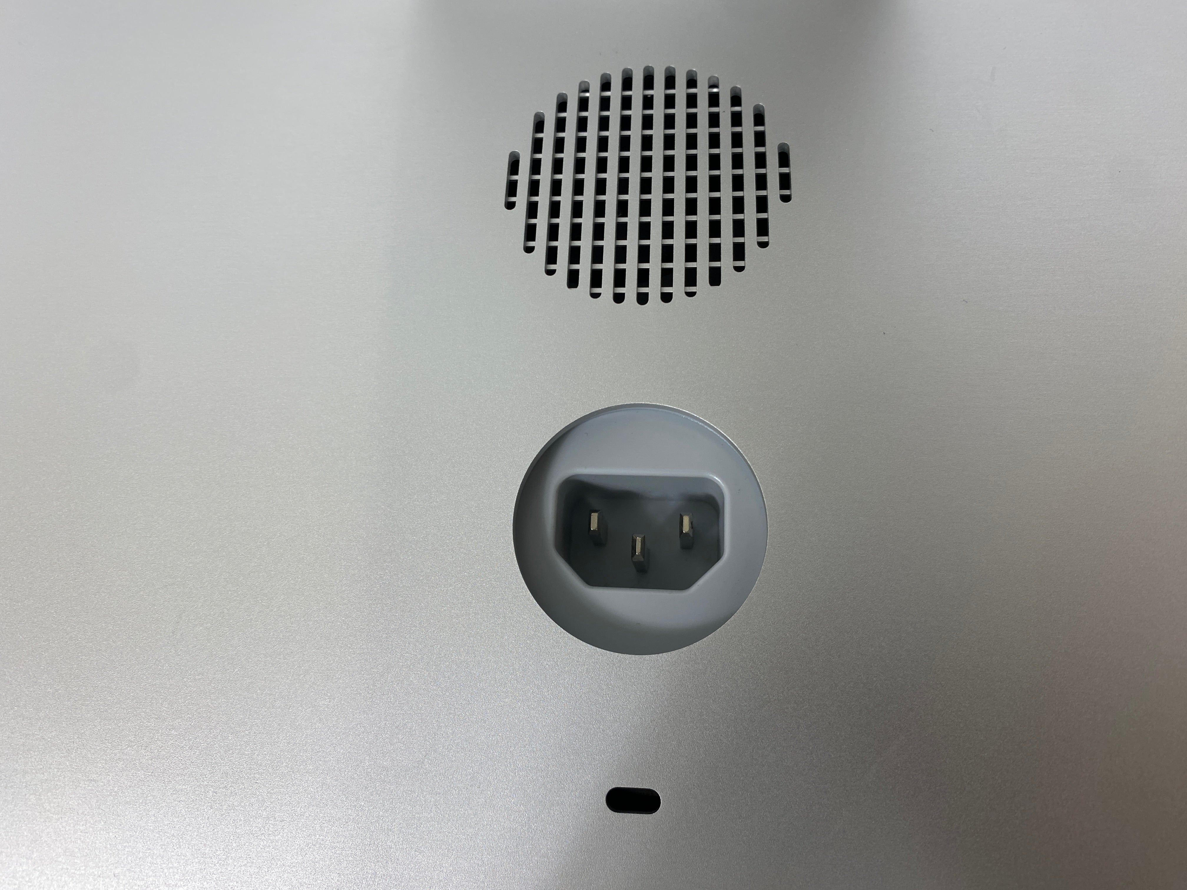 Apple iMac A1311 MC309LL/A Core i5 Desktop (Mid-2011)