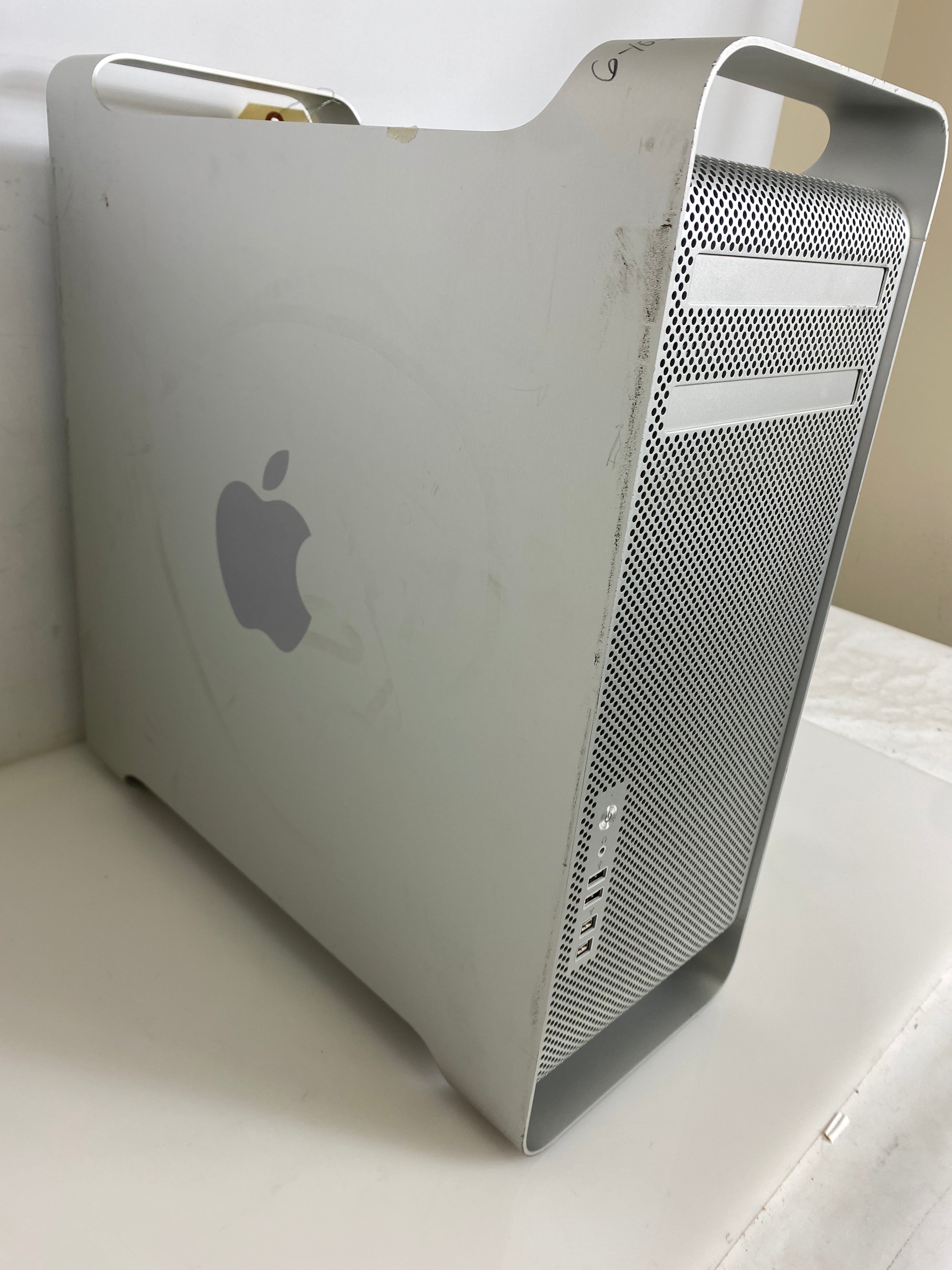 Apple Mac Pro 2.40GHz with Intel Xeon Processor (Mid 2012) *For Parts or Repair*