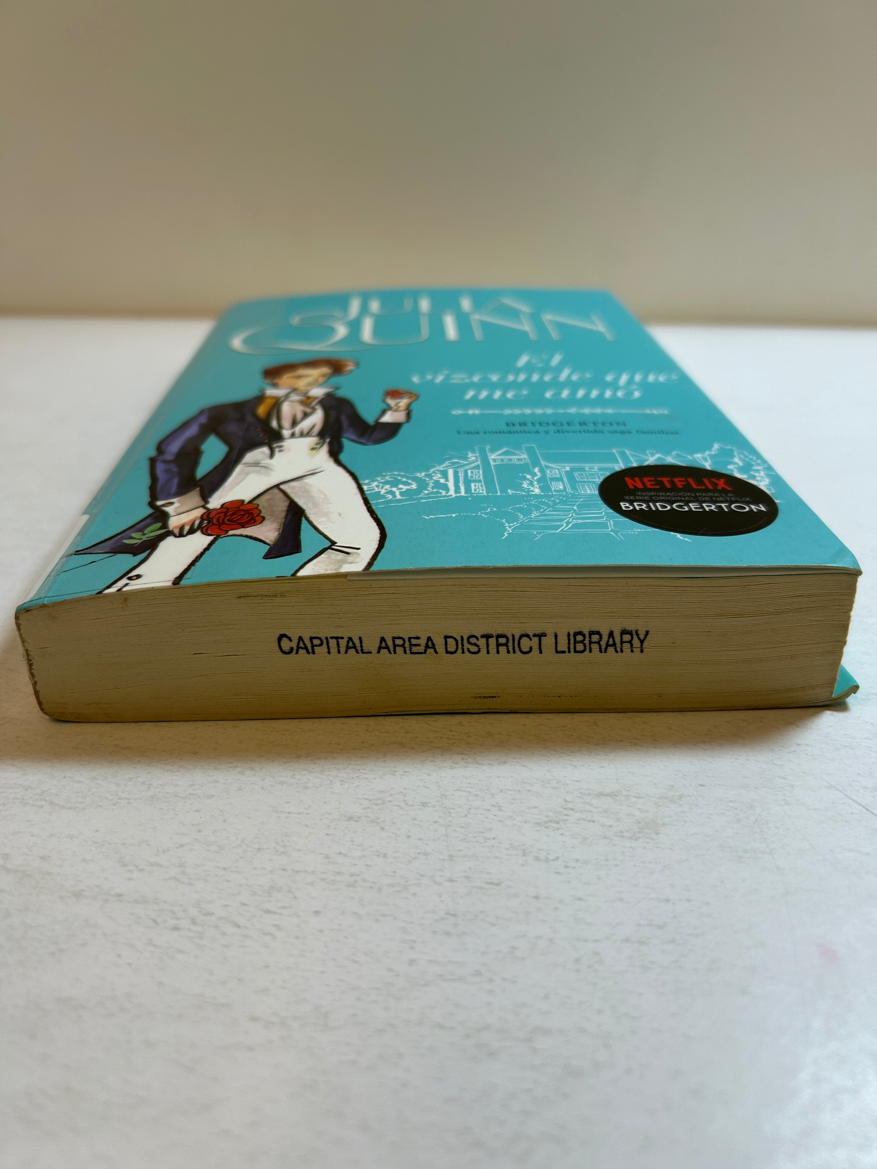 El vizconde que me amó (Bridgerton 2) Spanish Edition Trade Paperback Ex-Library