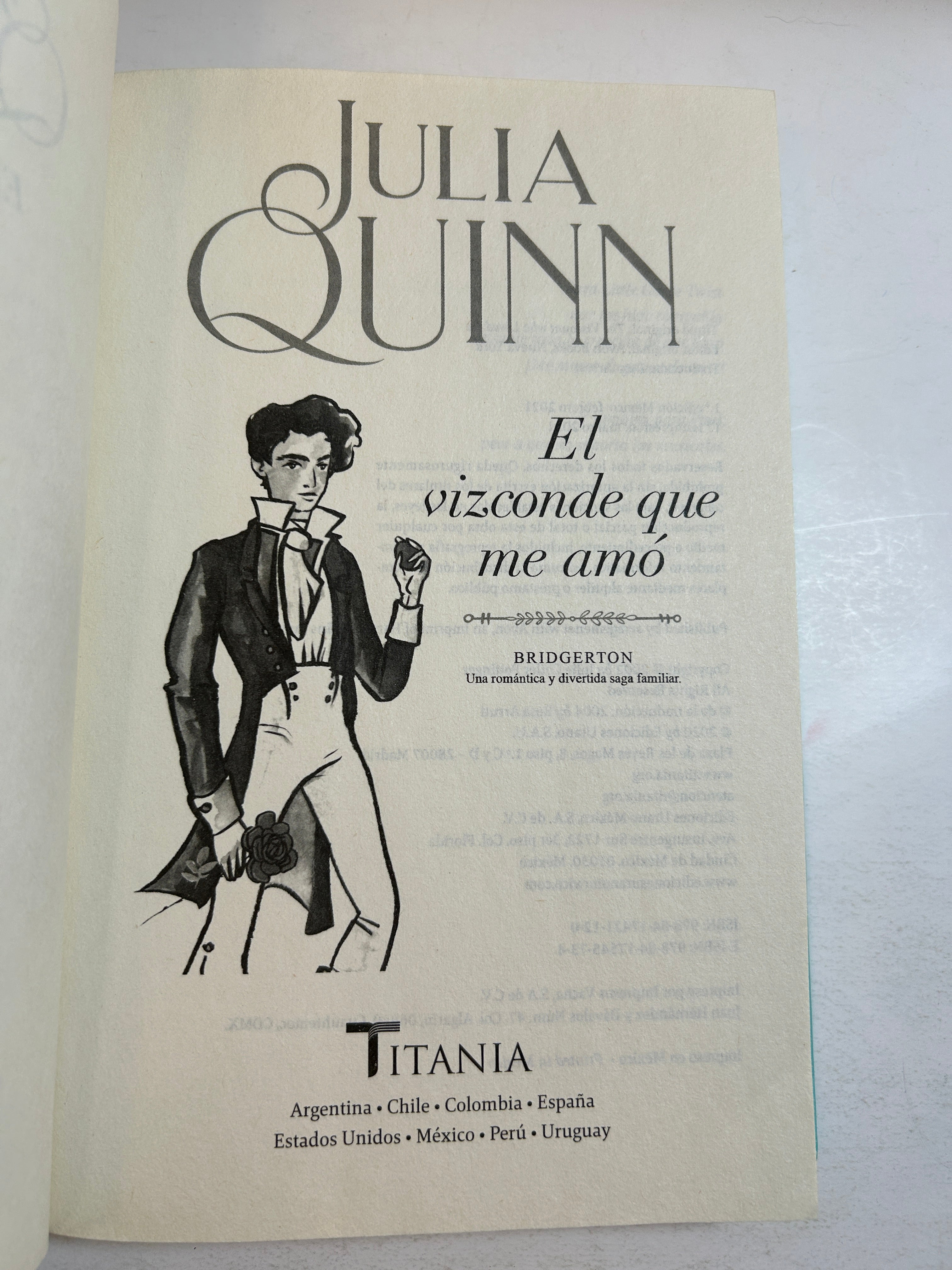 El vizconde que me amó (Bridgerton 2) Spanish Edition Trade Paperback Ex-Library