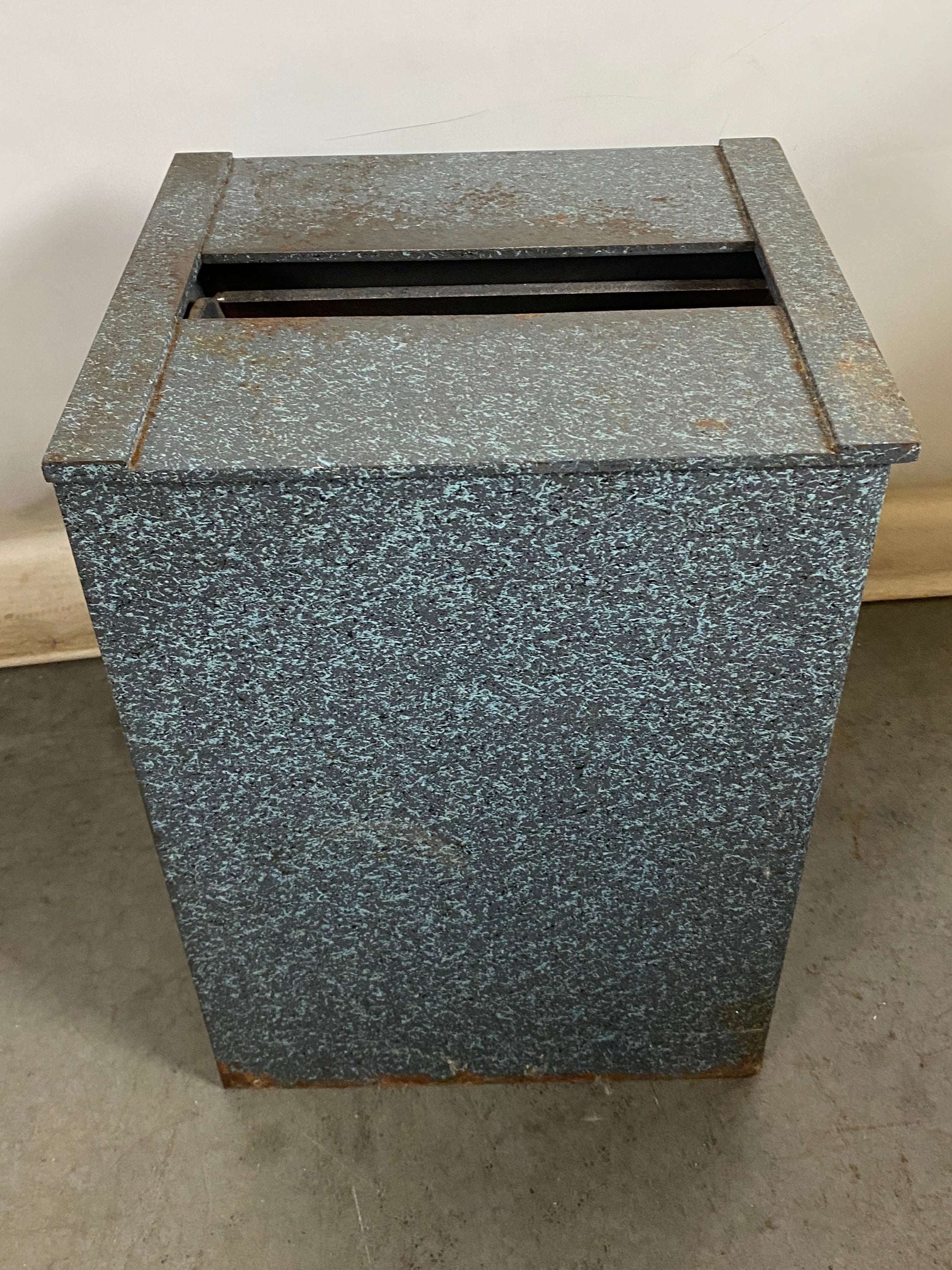 Gardall #5586 Lockable Safe