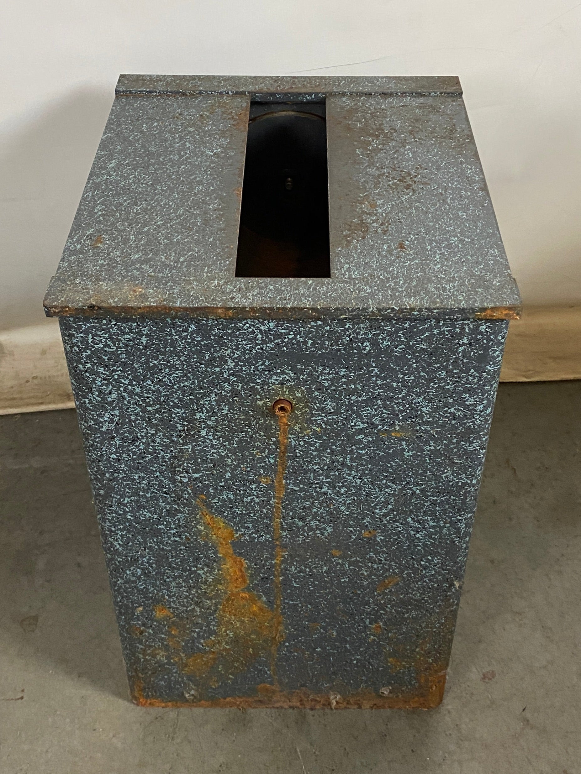 Gardall #5586 Lockable Safe