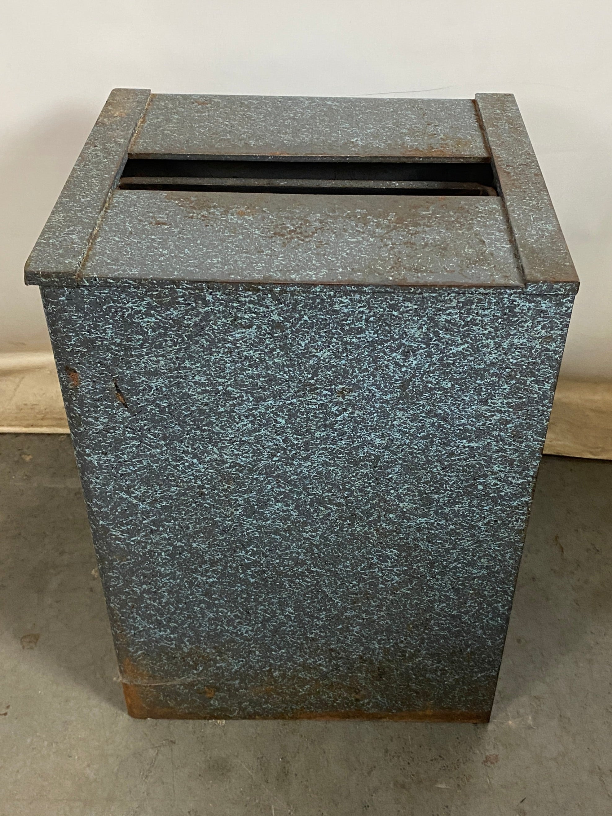 Gardall #5586 Lockable Safe