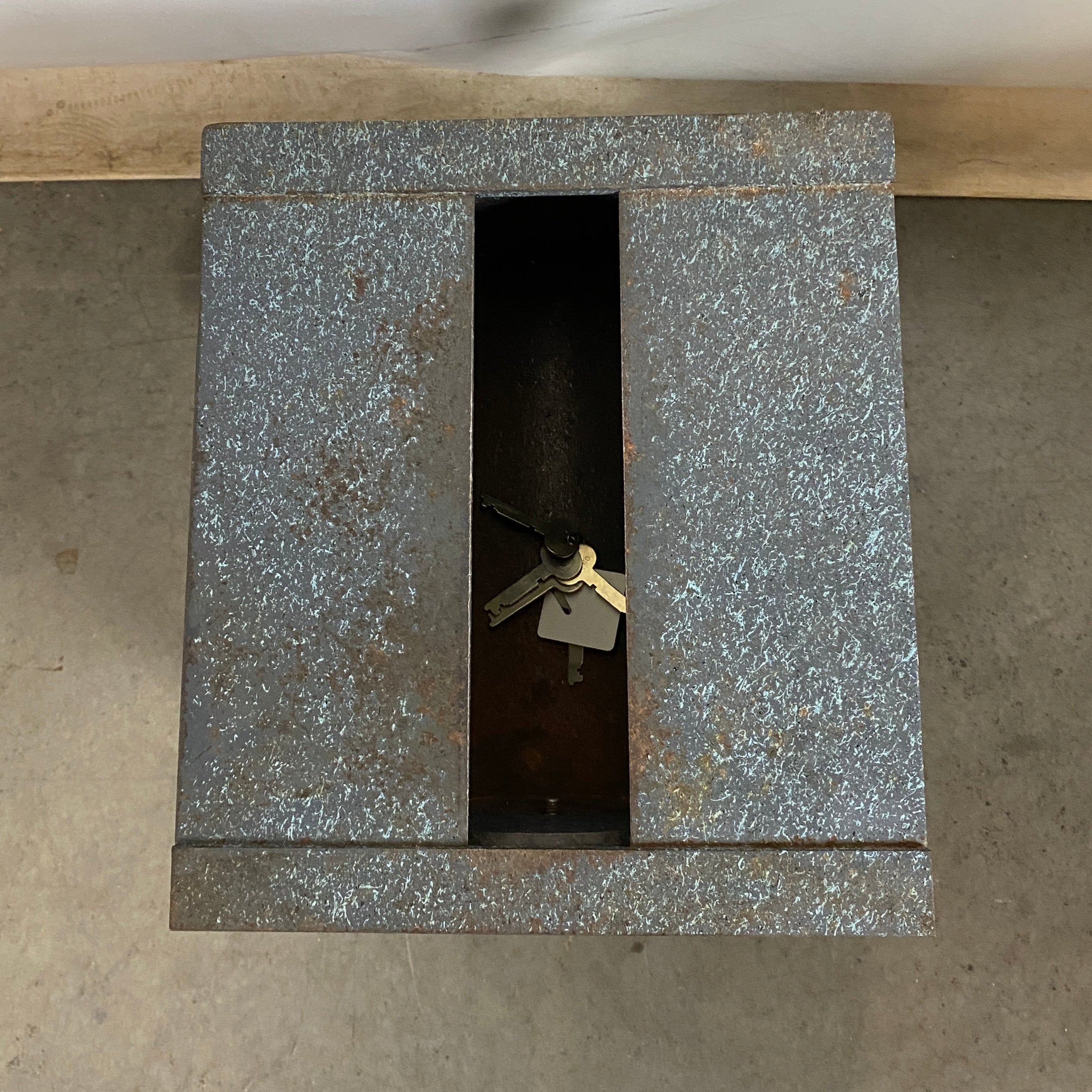 Gardall #5586 Lockable Safe