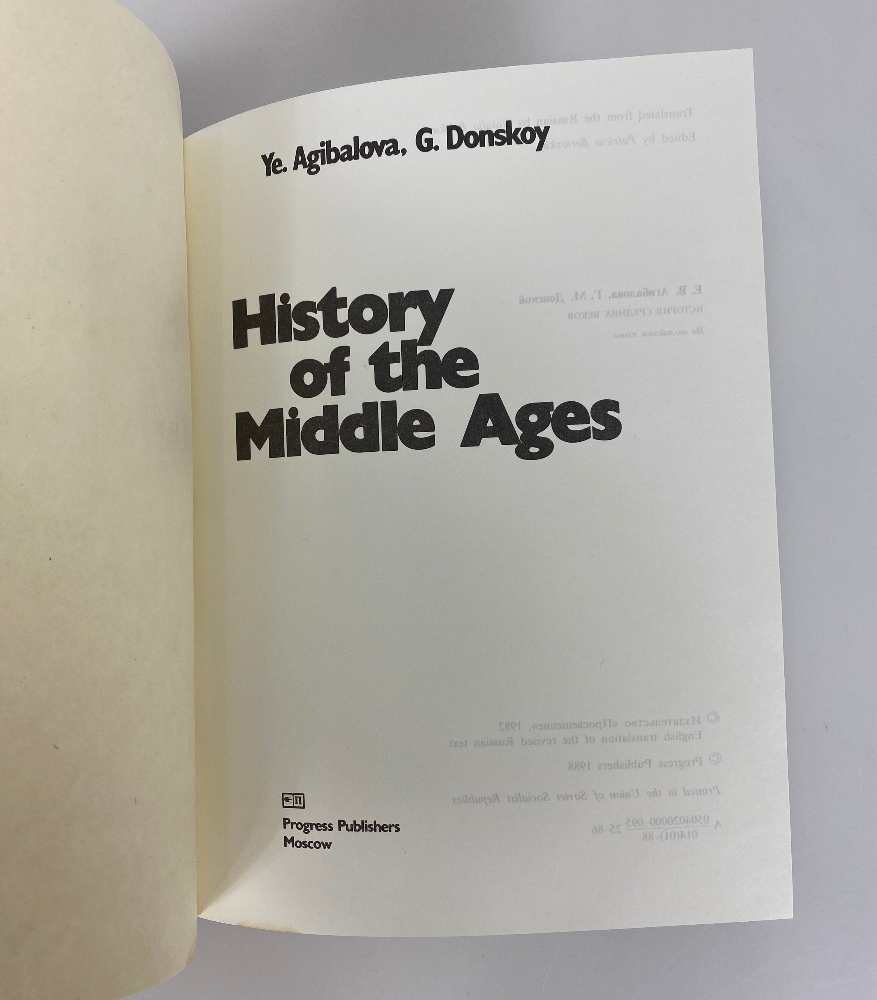 History of the Middle Ages by Agibalova/Donskoy 1988 Soviet Textbook HCDJ