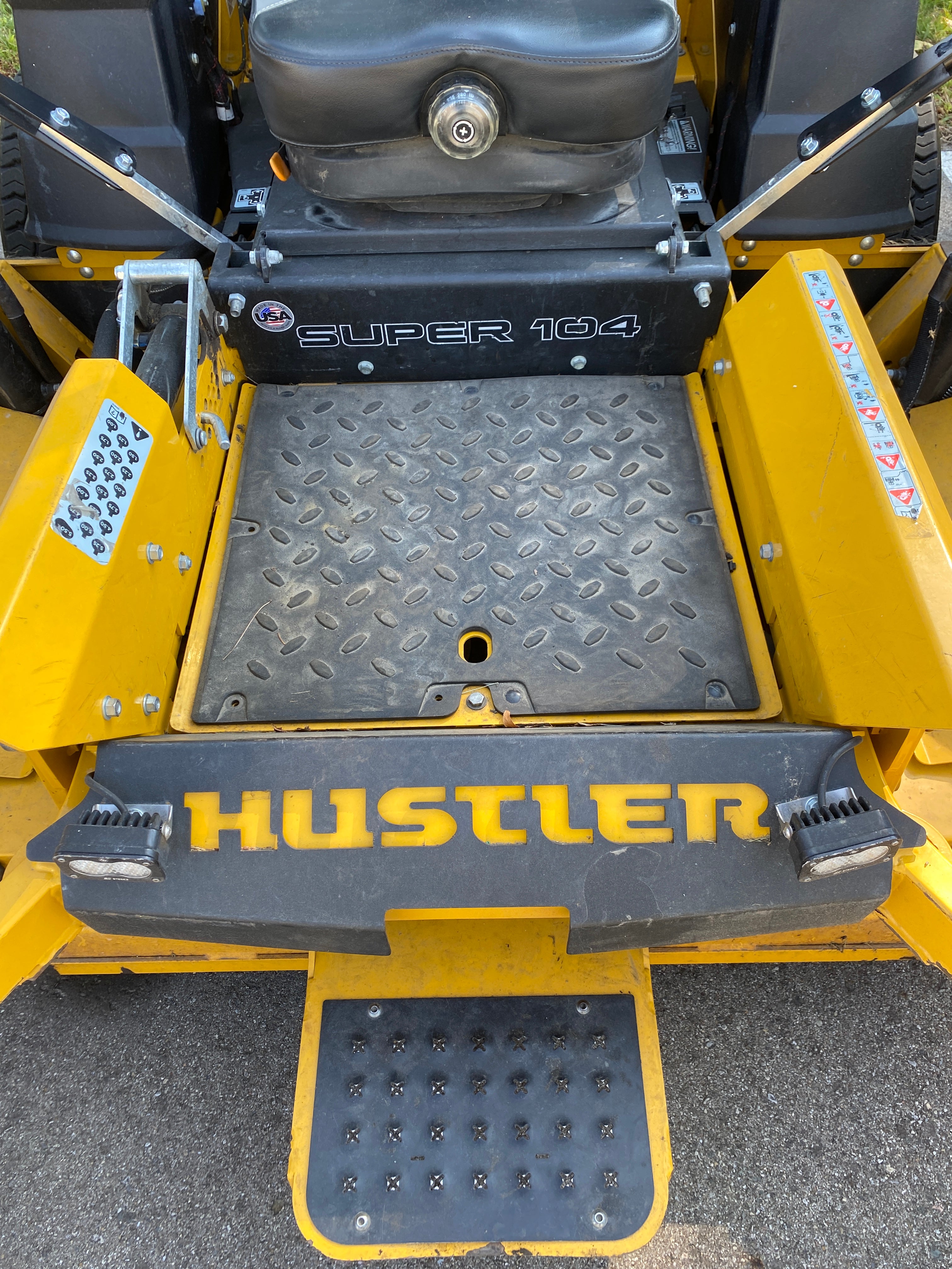 Hustler Super 104 Zero Turn Mower