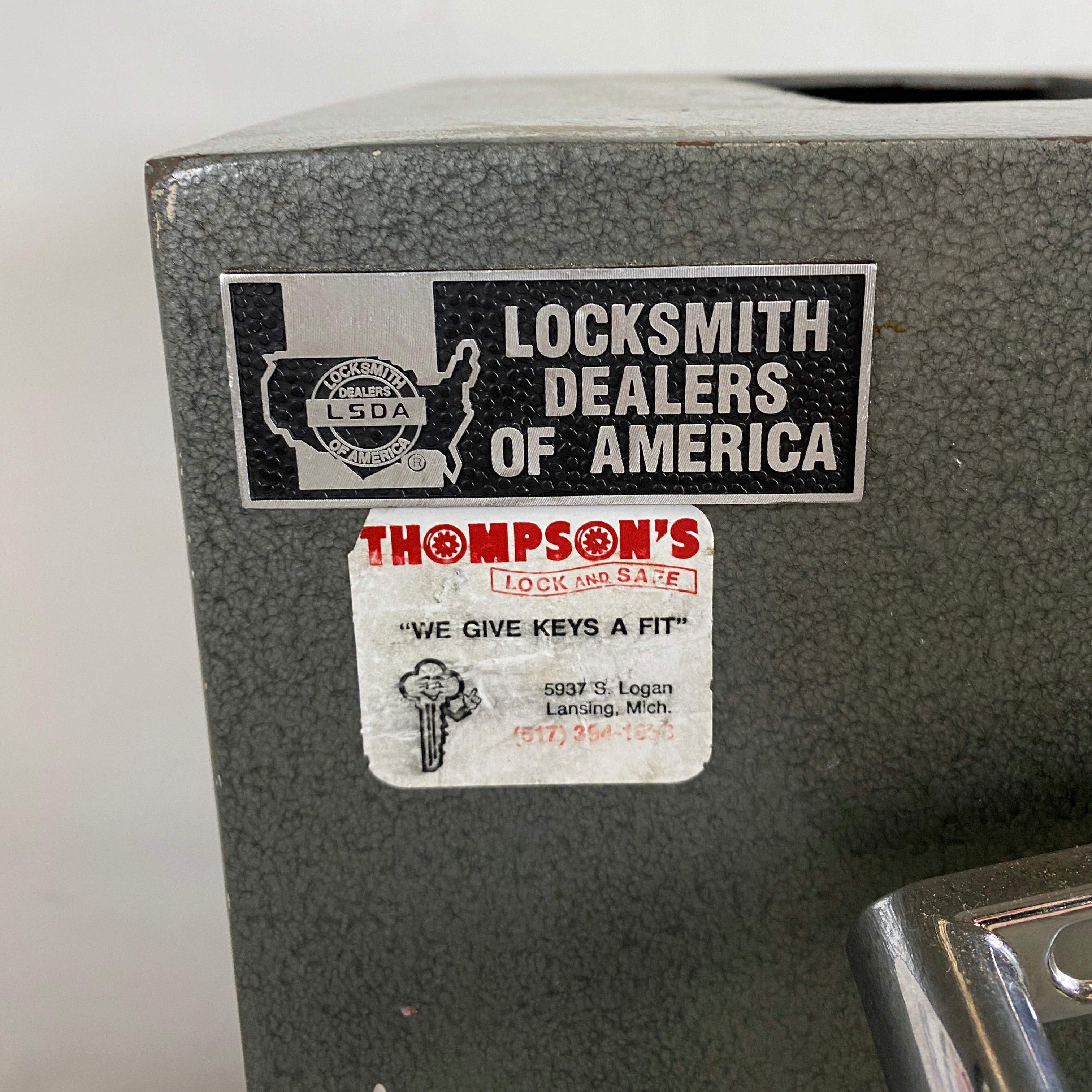 Locksmith Dealers of America #RKK-2 Lockable Safe w/ Keys
