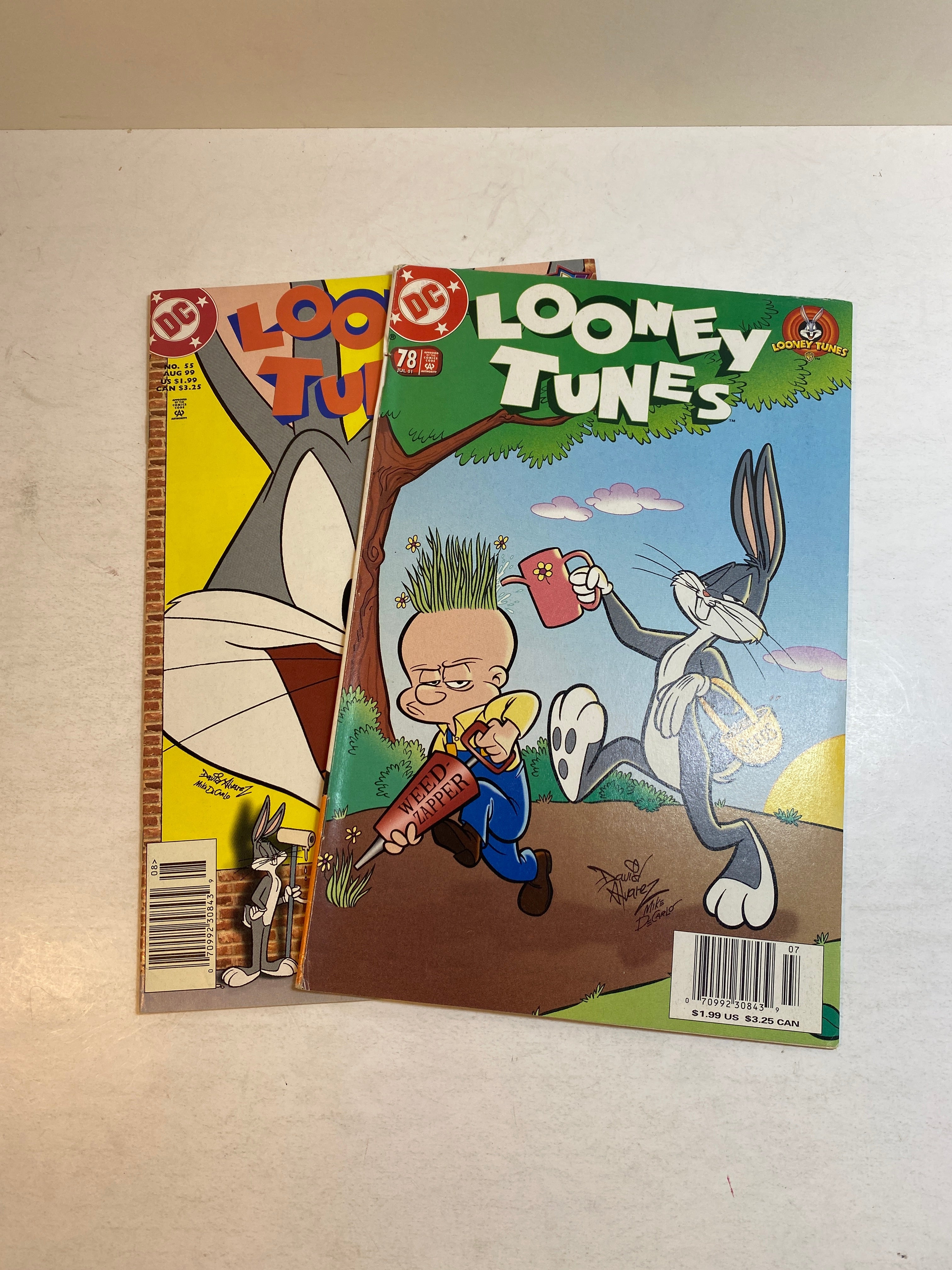Lot of 2 Looney Tunes DC Comics 1999-2001