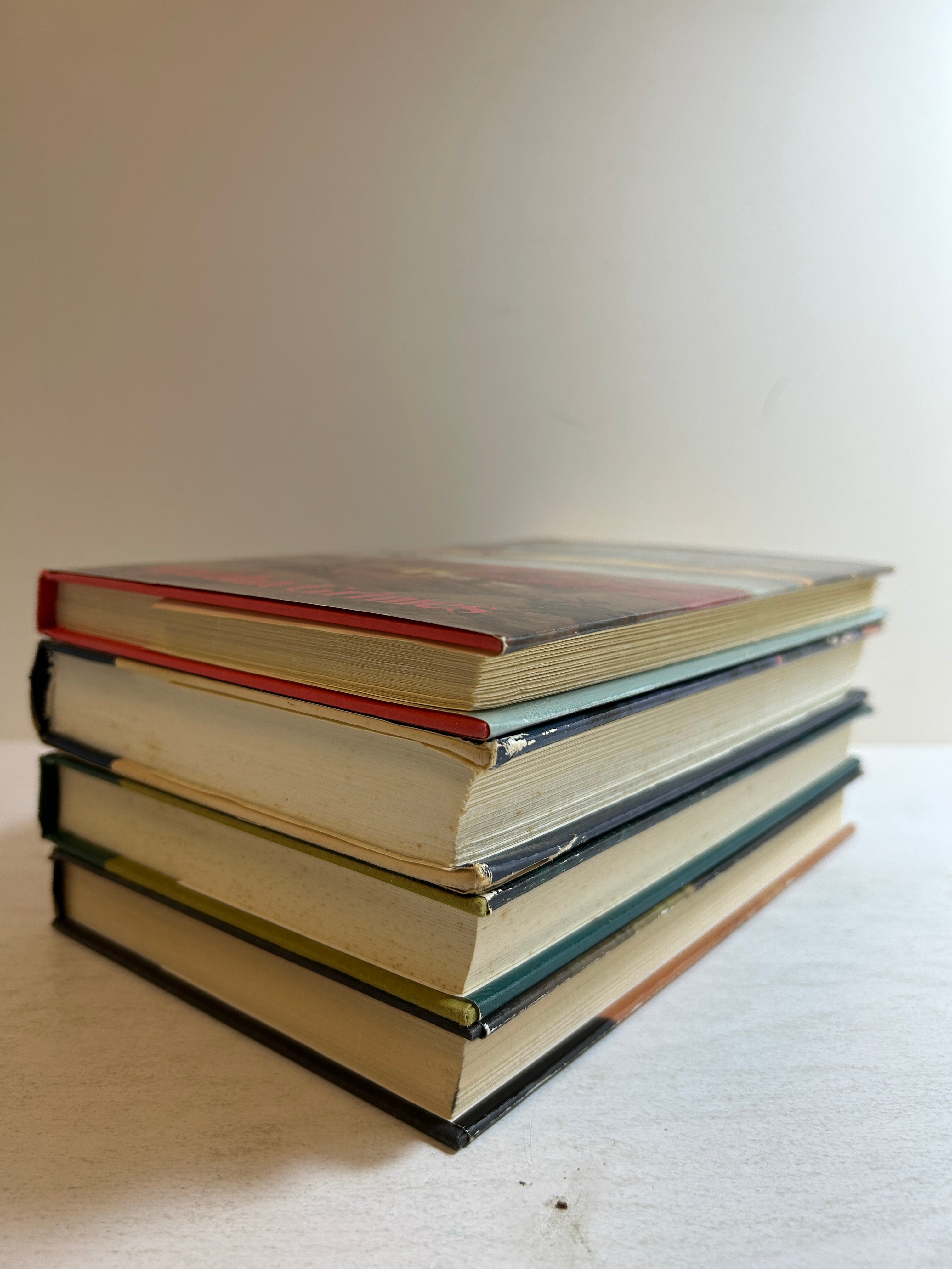 Lot of 4 Hardcover Martha Grimes Mysteries HCDJ