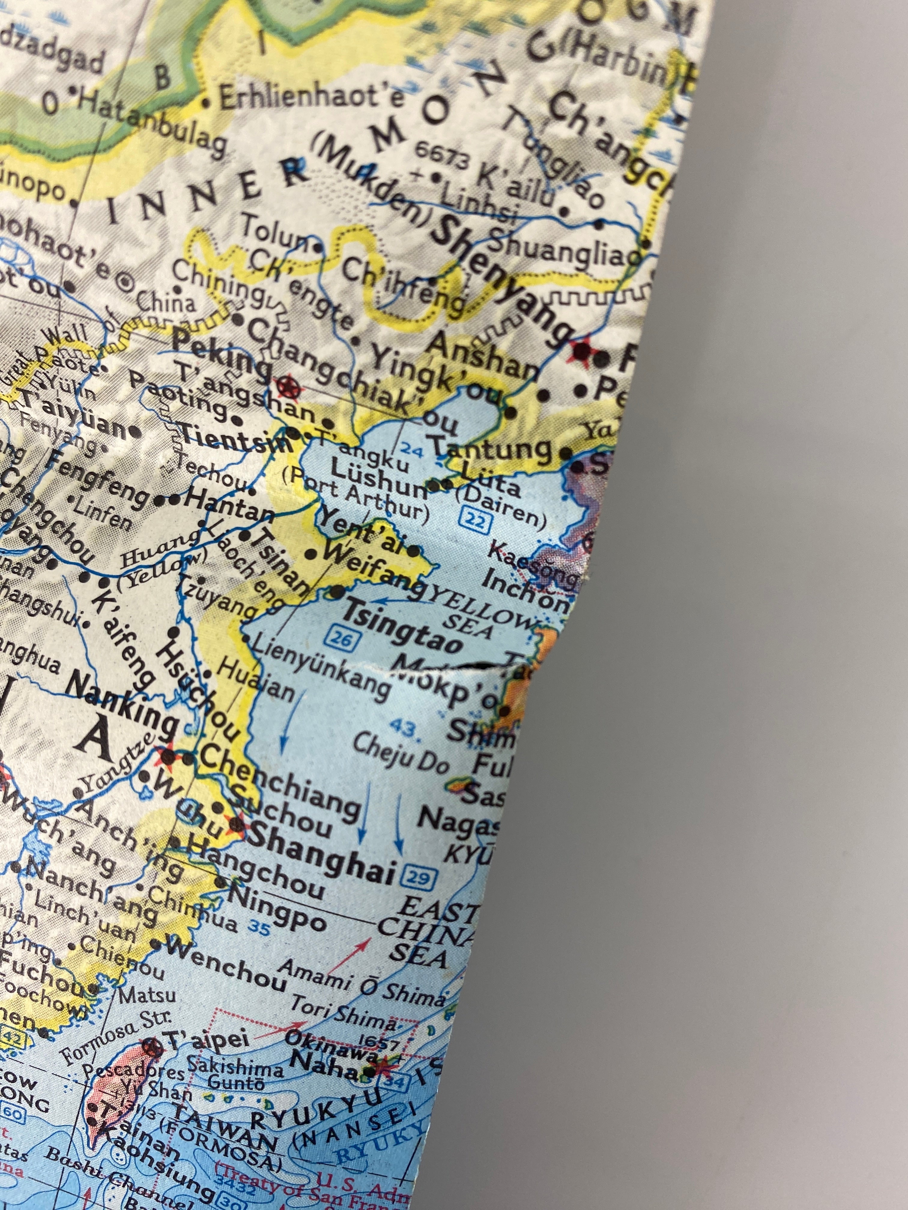 Lot of 4: Historical Atlas of the World/Endangered Earth/2 World Maps 1965-88