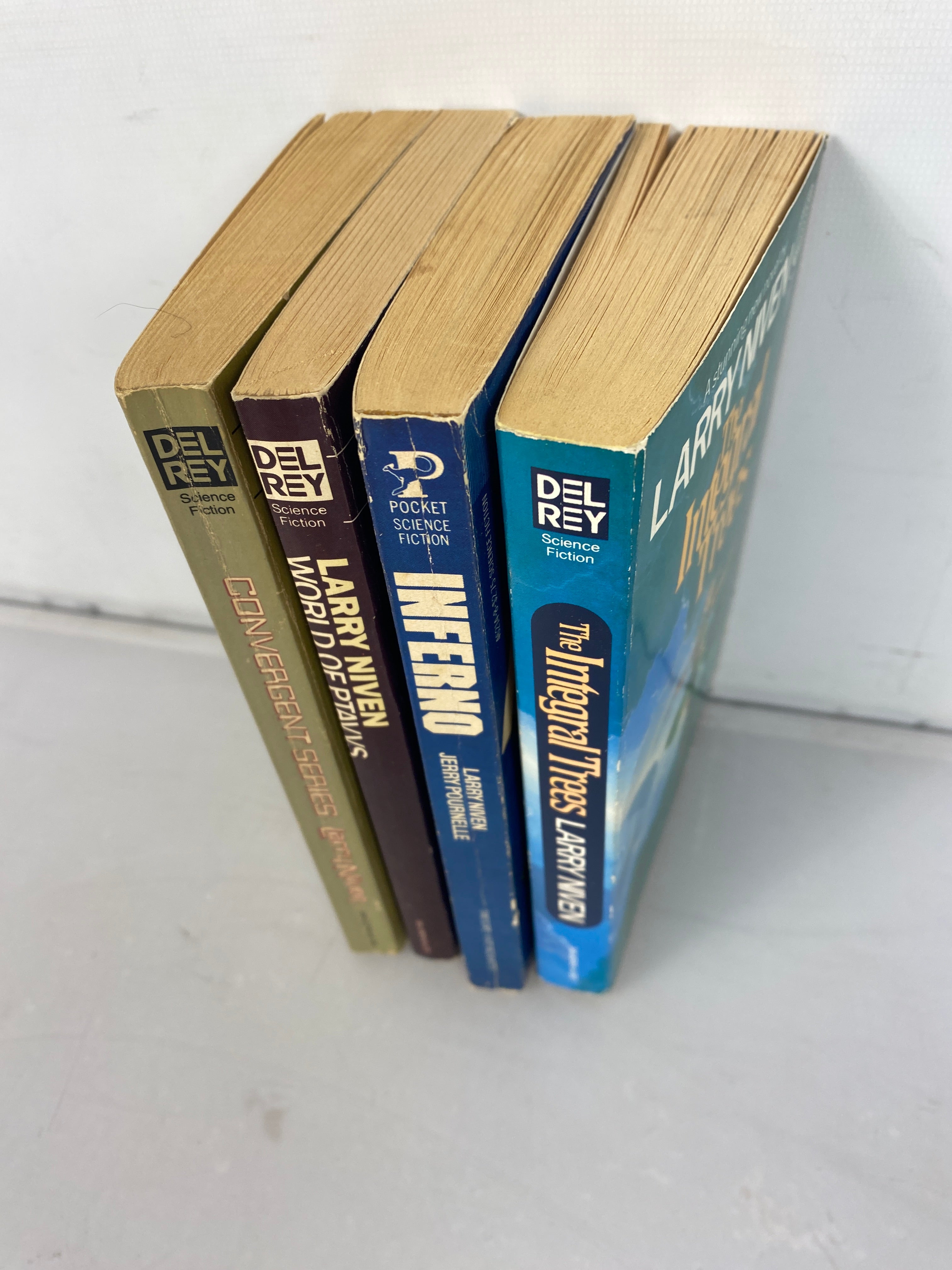 Lot of 4 Vintage Science Fiction Paperbacks Larry Niven 1976-1985 SC