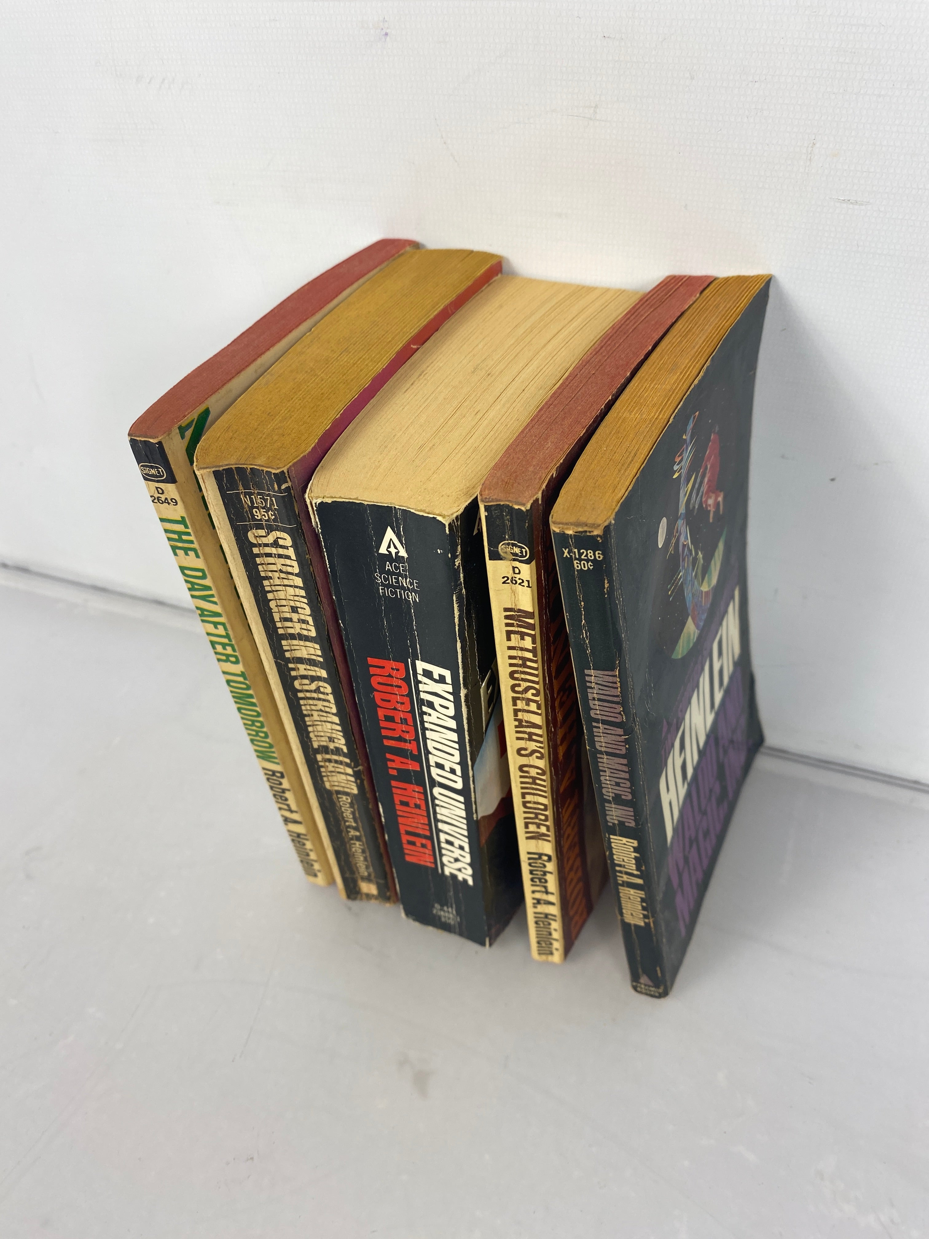 Lot of 5 Vintage Science Fiction paperbacks Robert Heinlein  1949-1982