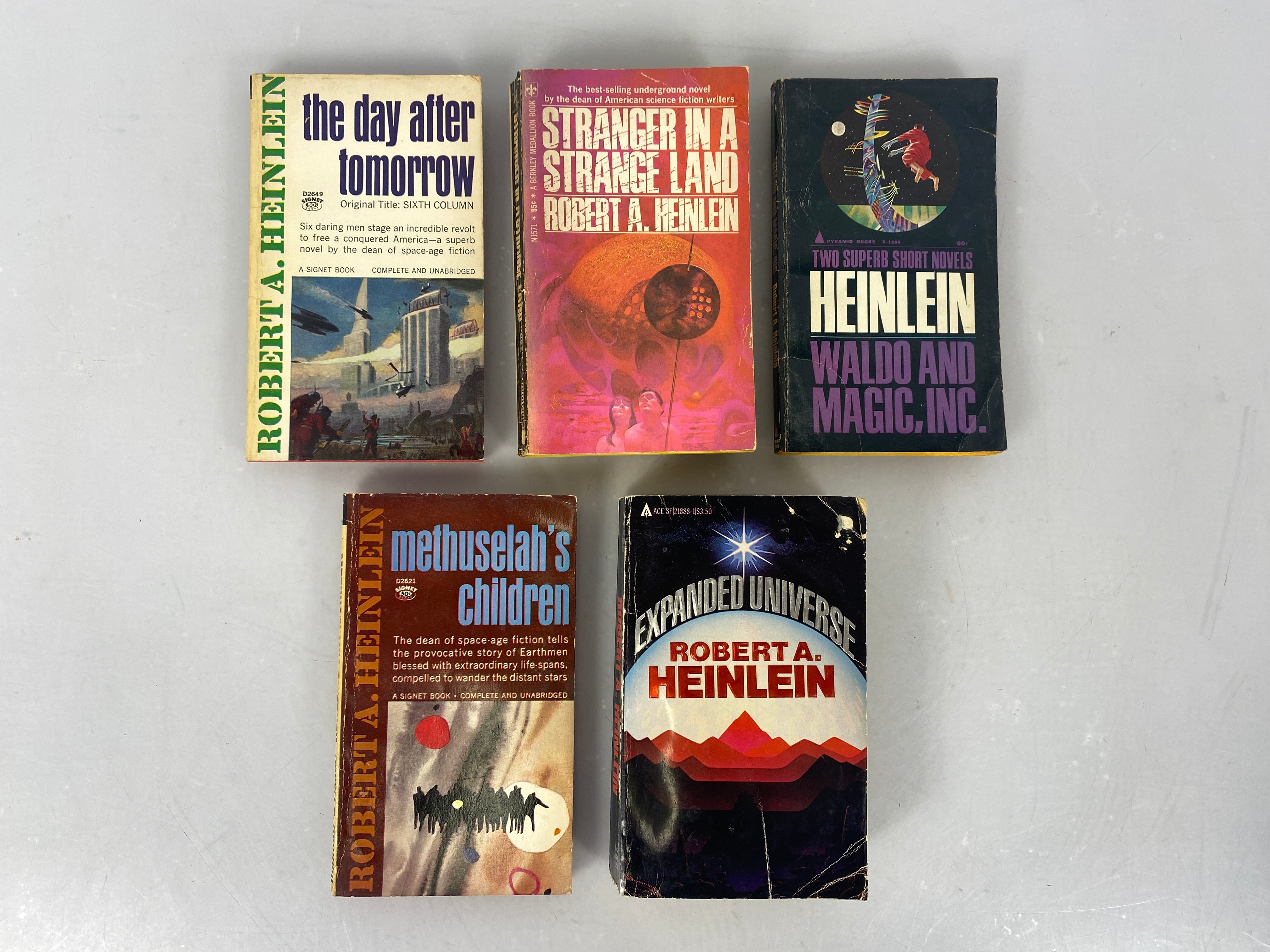 Lot of 5 Vintage Science Fiction paperbacks Robert Heinlein  1949-1982