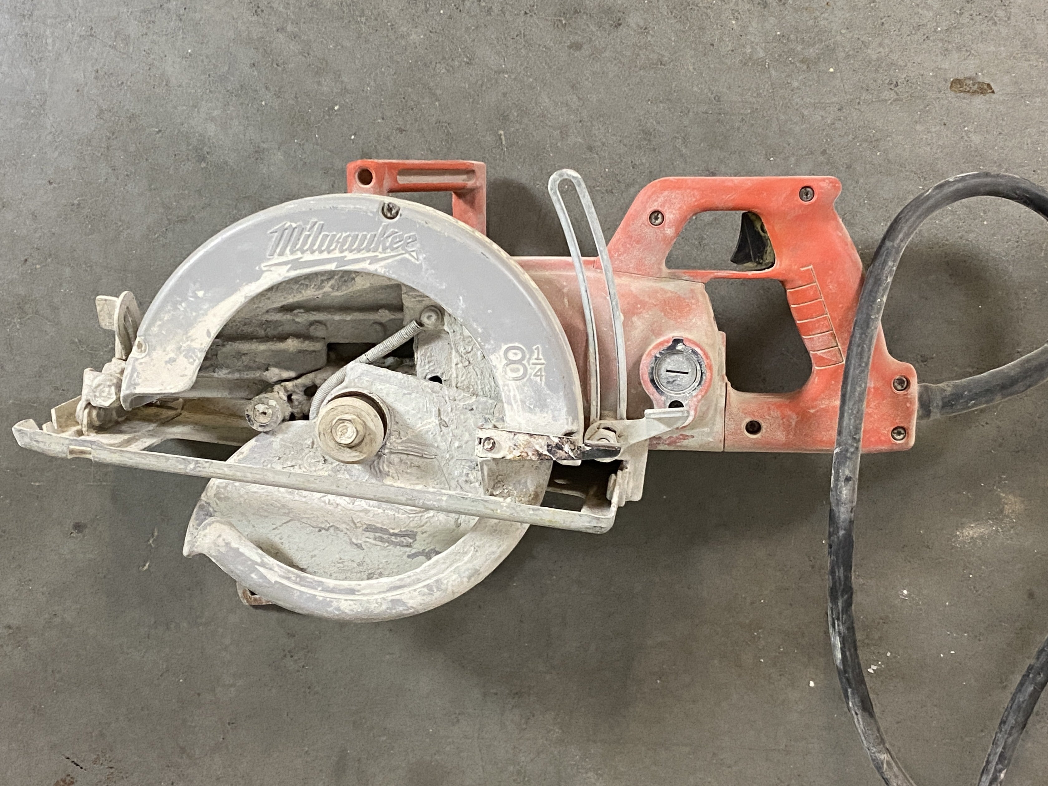 Milwaukee  8.5" Circular Saw w/Case