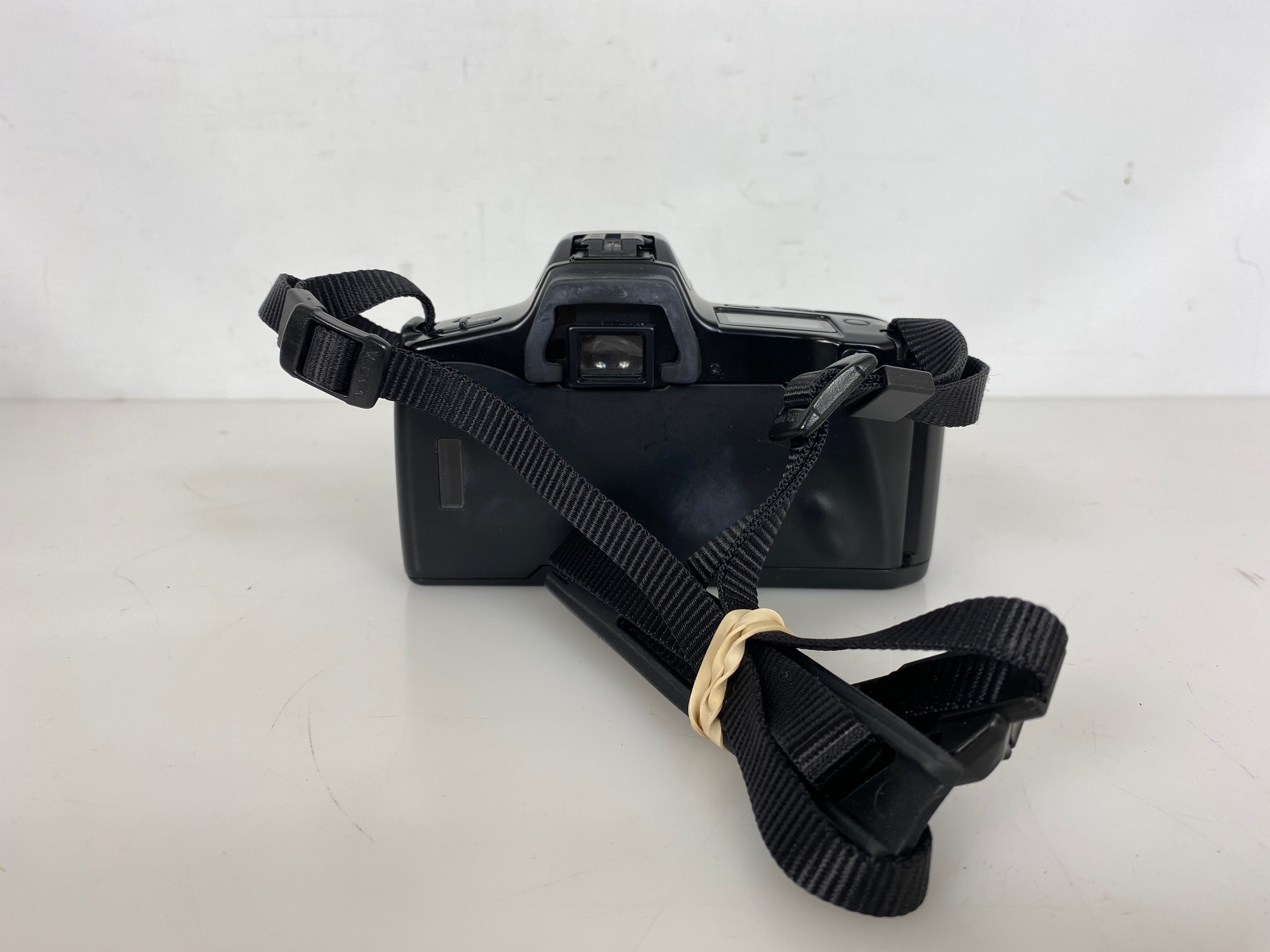 Minolta Maxxum 3xi 35mm SLR Camera with Tamron Lens