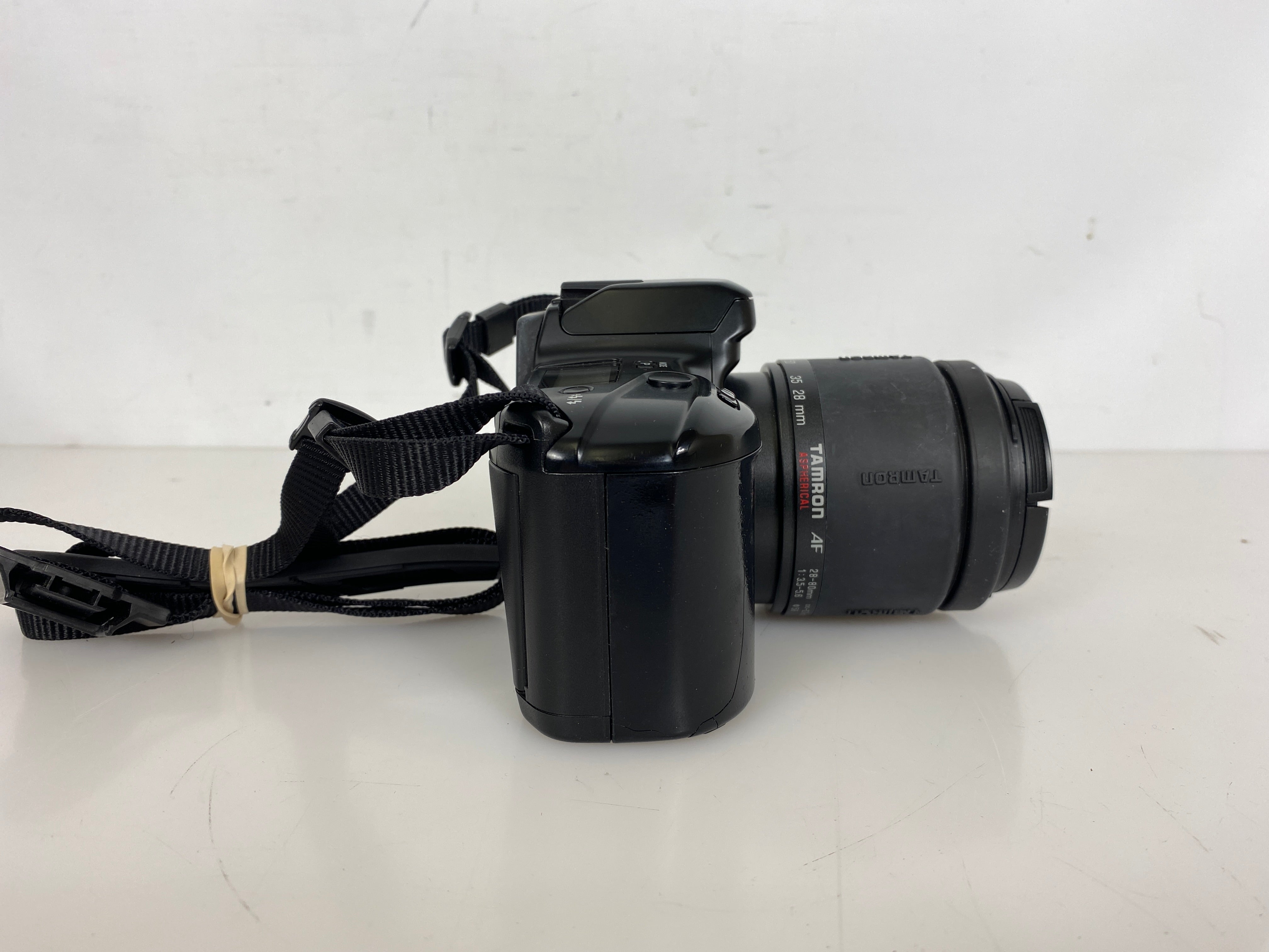 Minolta Maxxum 3xi 35mm SLR Camera with Tamron Lens