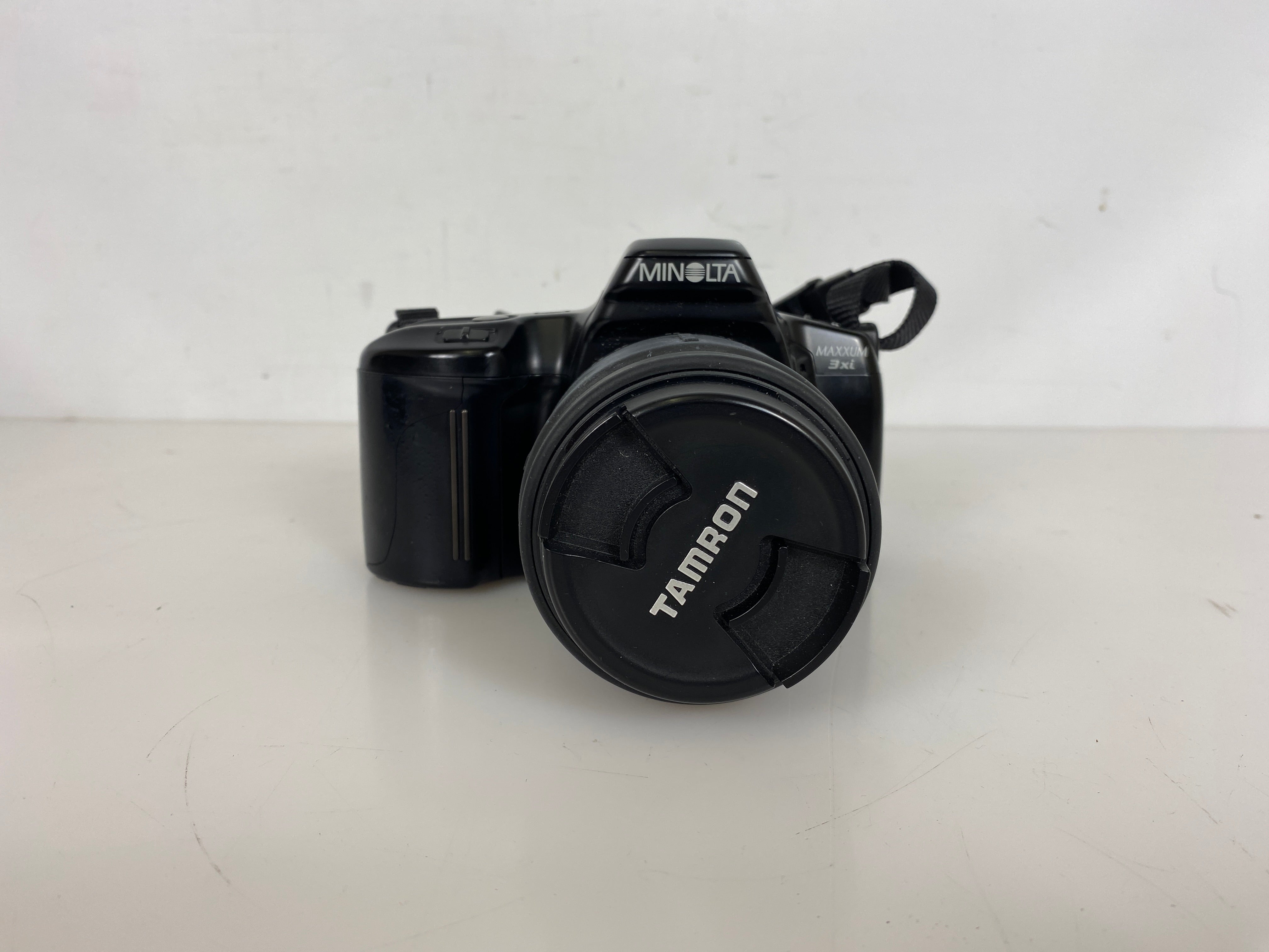 Minolta Maxxum 3xi 35mm SLR Camera with Tamron Lens