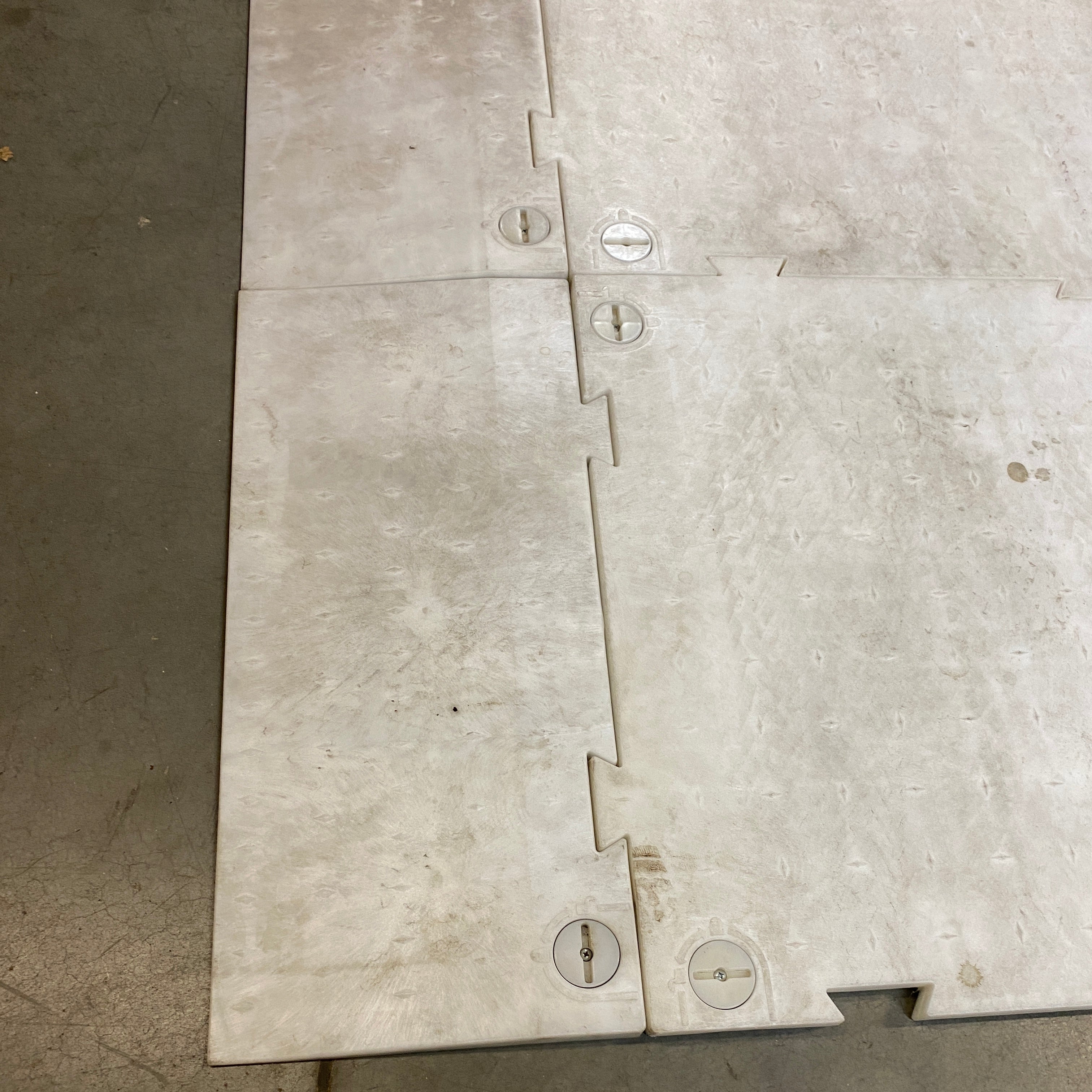 OmniDeck White Connector Ramp