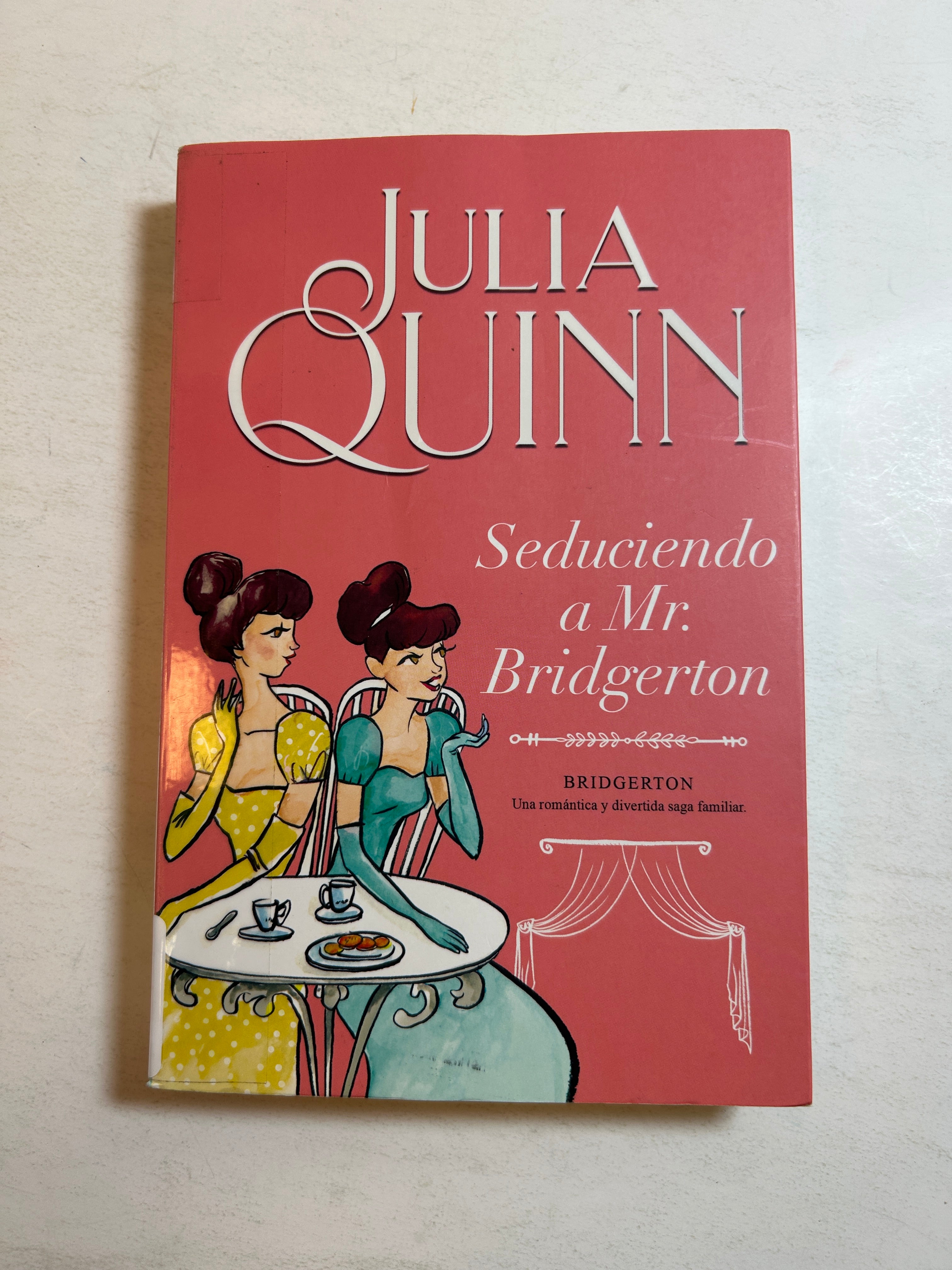 Seduciendo a Mr. Bridgerton (Bridgerton 4) Spanish Edition Trade Paperback Ex-Library