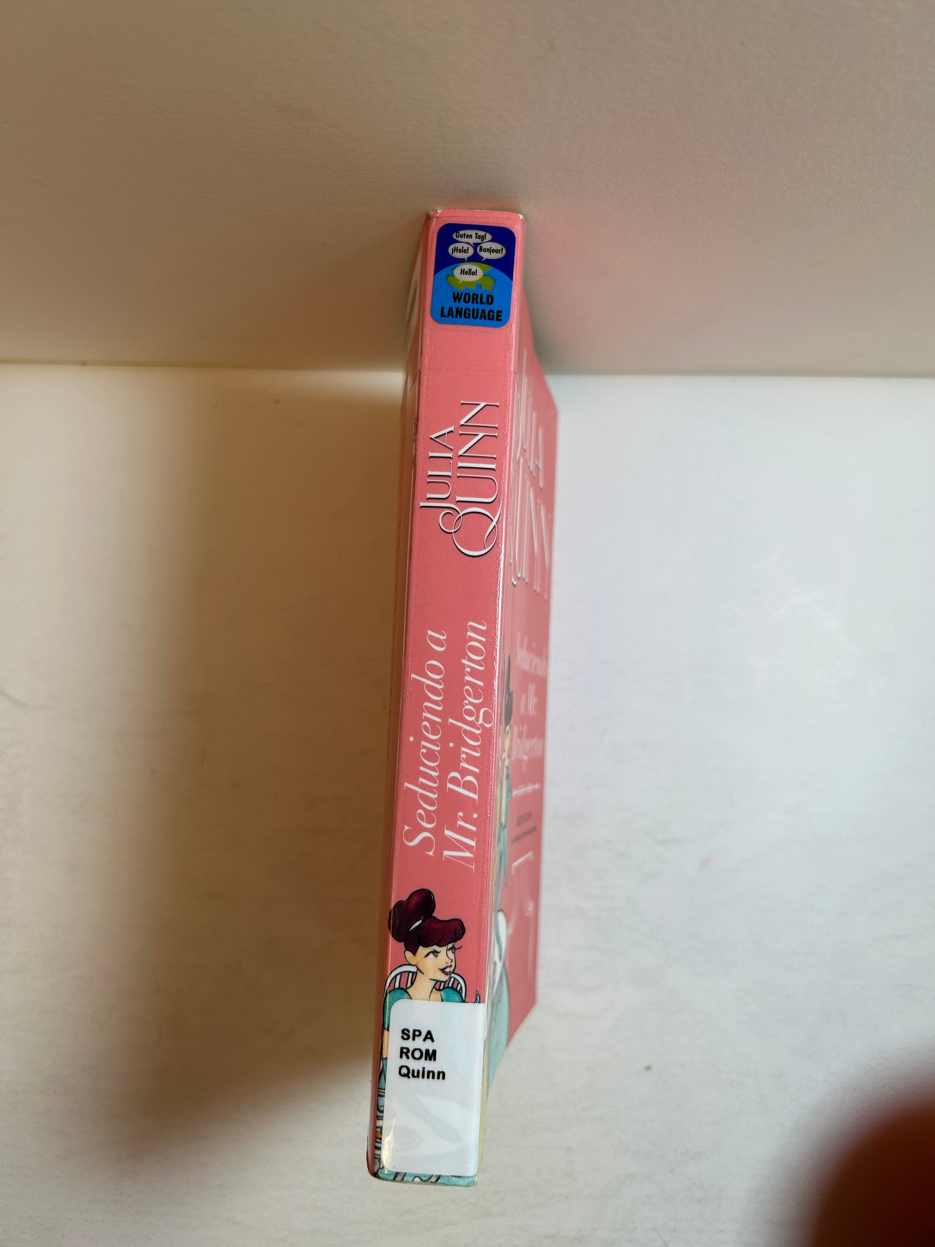 Seduciendo a Mr. Bridgerton (Bridgerton 4) Spanish Edition Trade Paperback Ex-Library