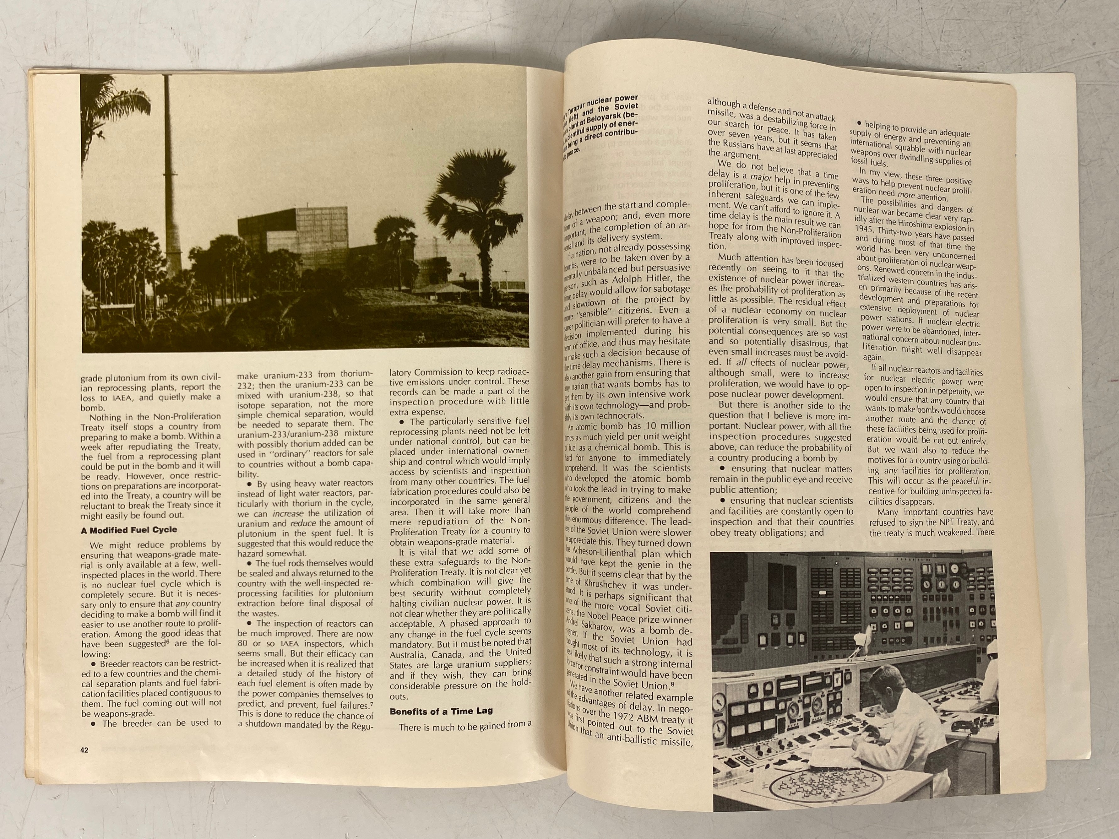 The Bulletin of the Atomic Scientists (November 1977)