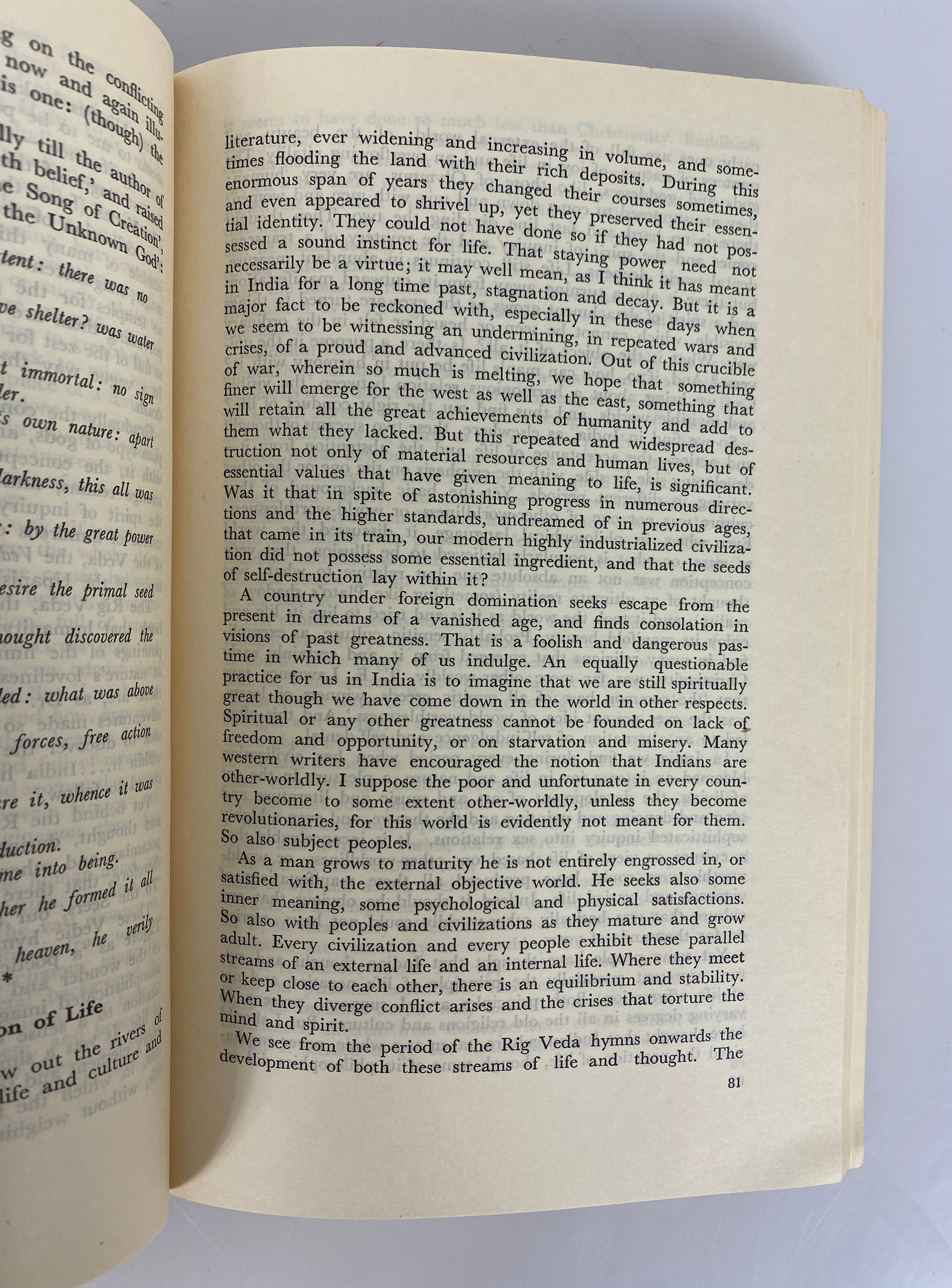 The Discovery of India by Nehru Reprinted 1969 Vintage SC