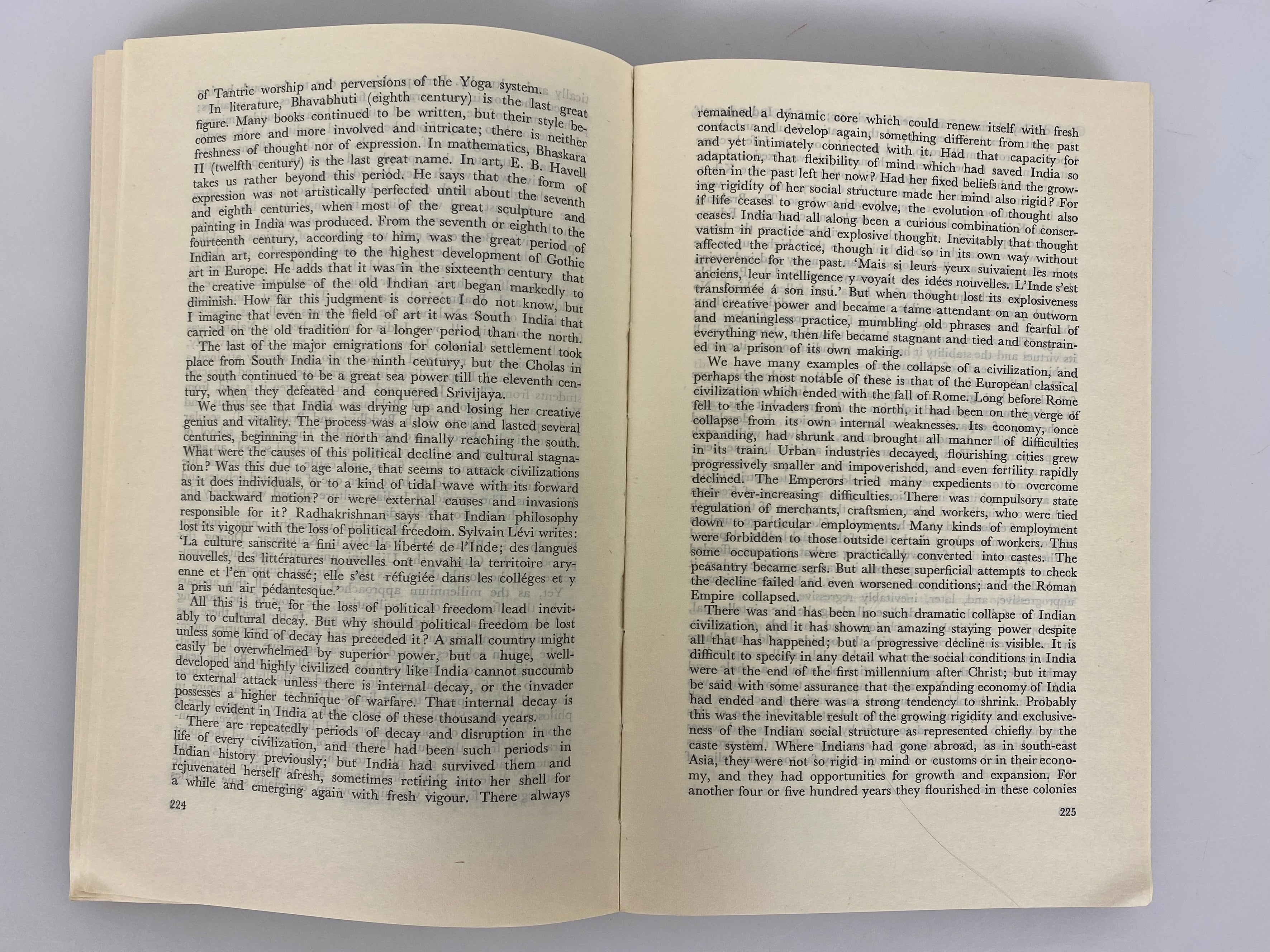 The Discovery of India by Nehru Reprinted 1969 Vintage SC