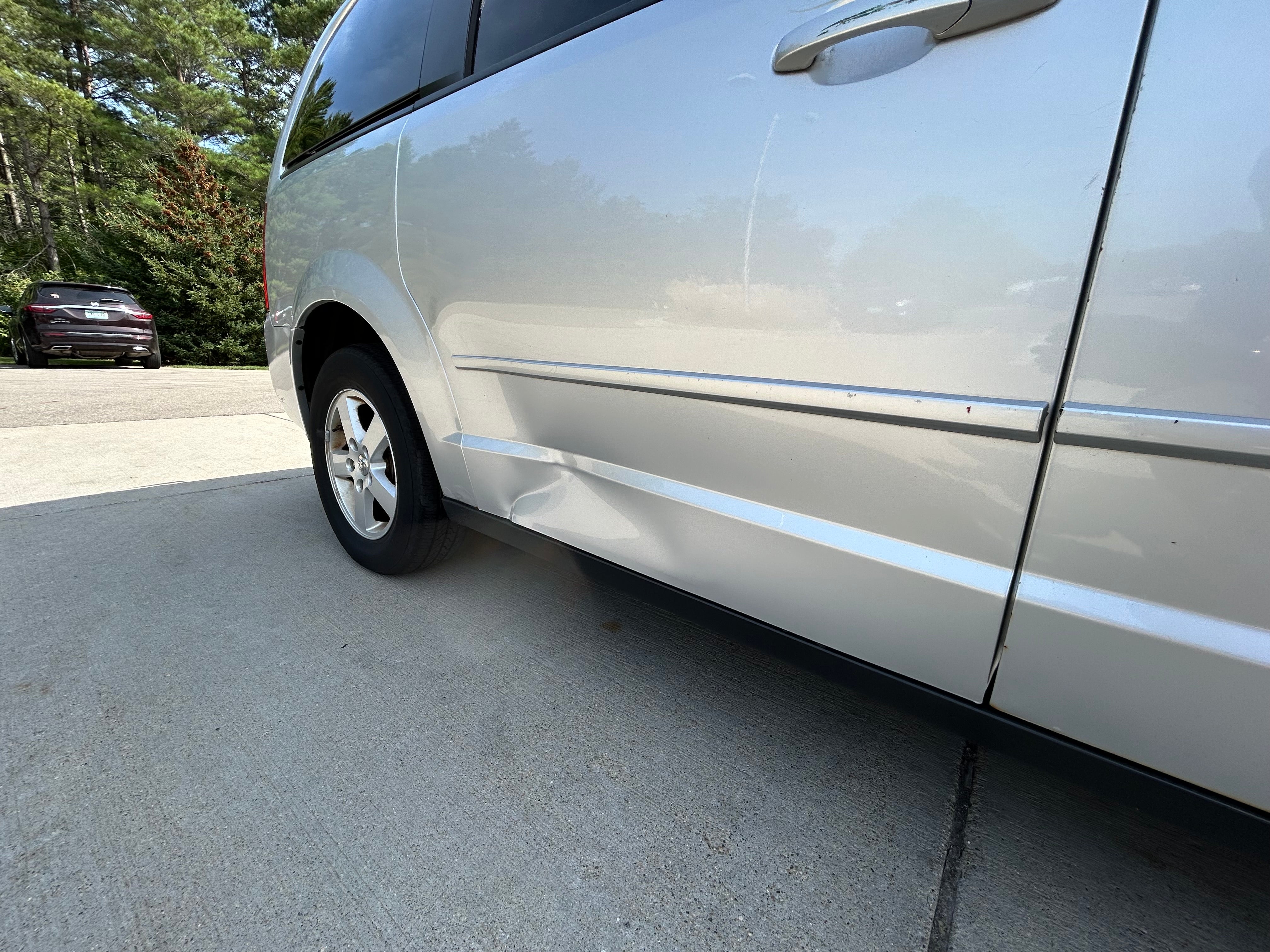2010 - Dodge Caravan - 1667
