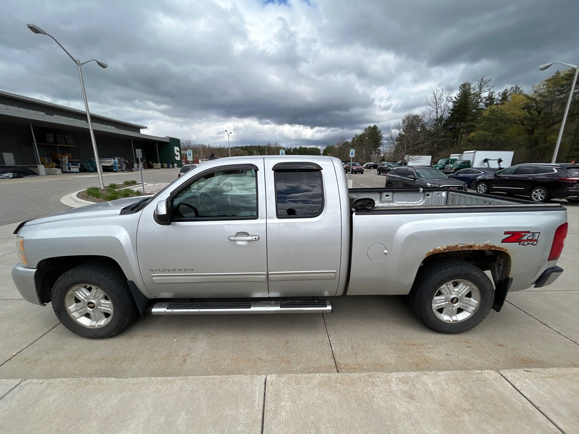 2011 - Chevrolet Silverado Pickup LT - 1696