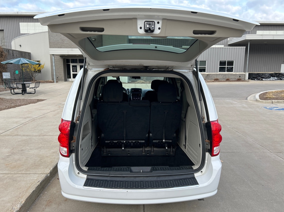 2016 - Dodge Caravan SE - V116