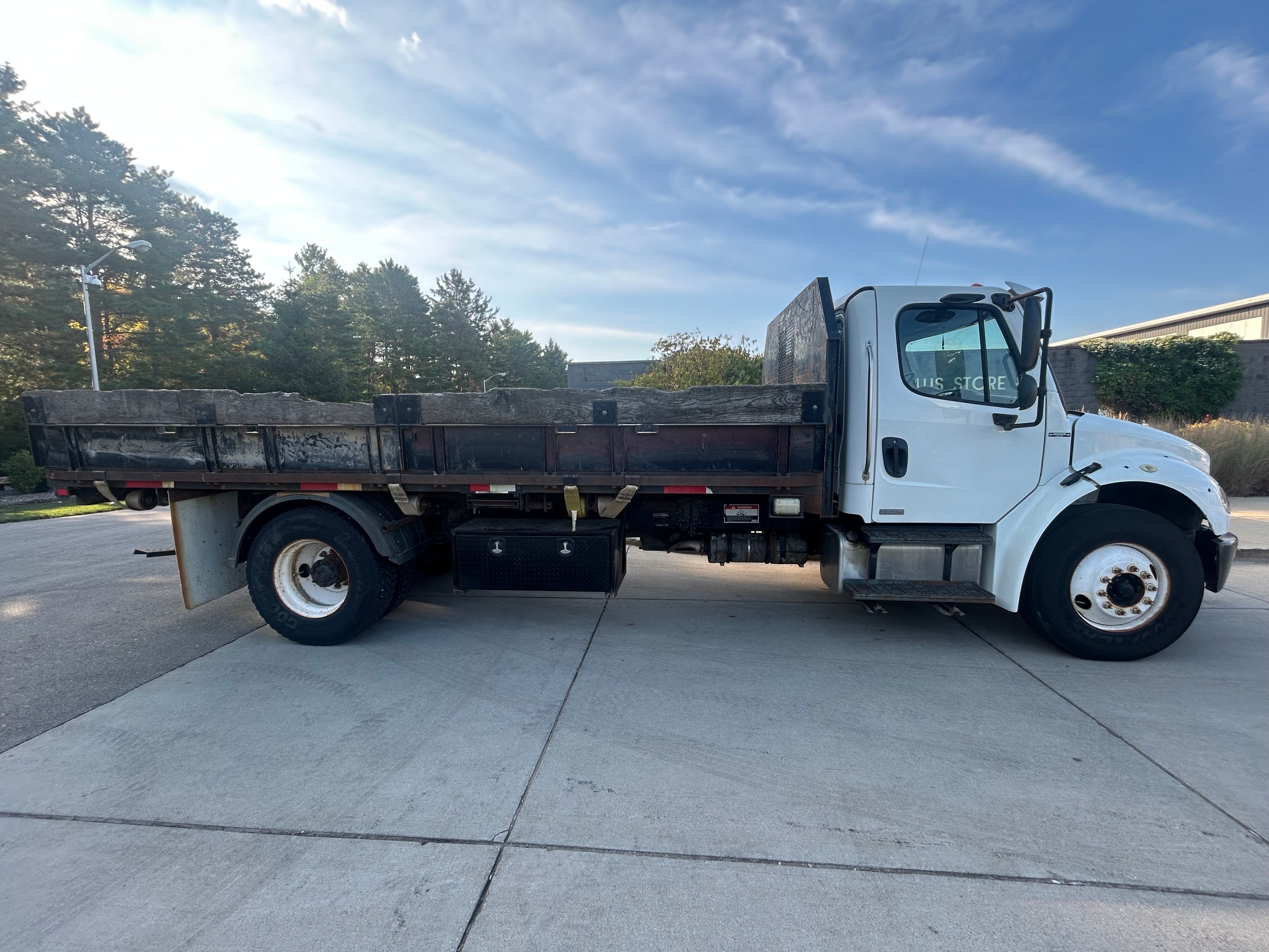 2008 - Freightliner M2 - 1379