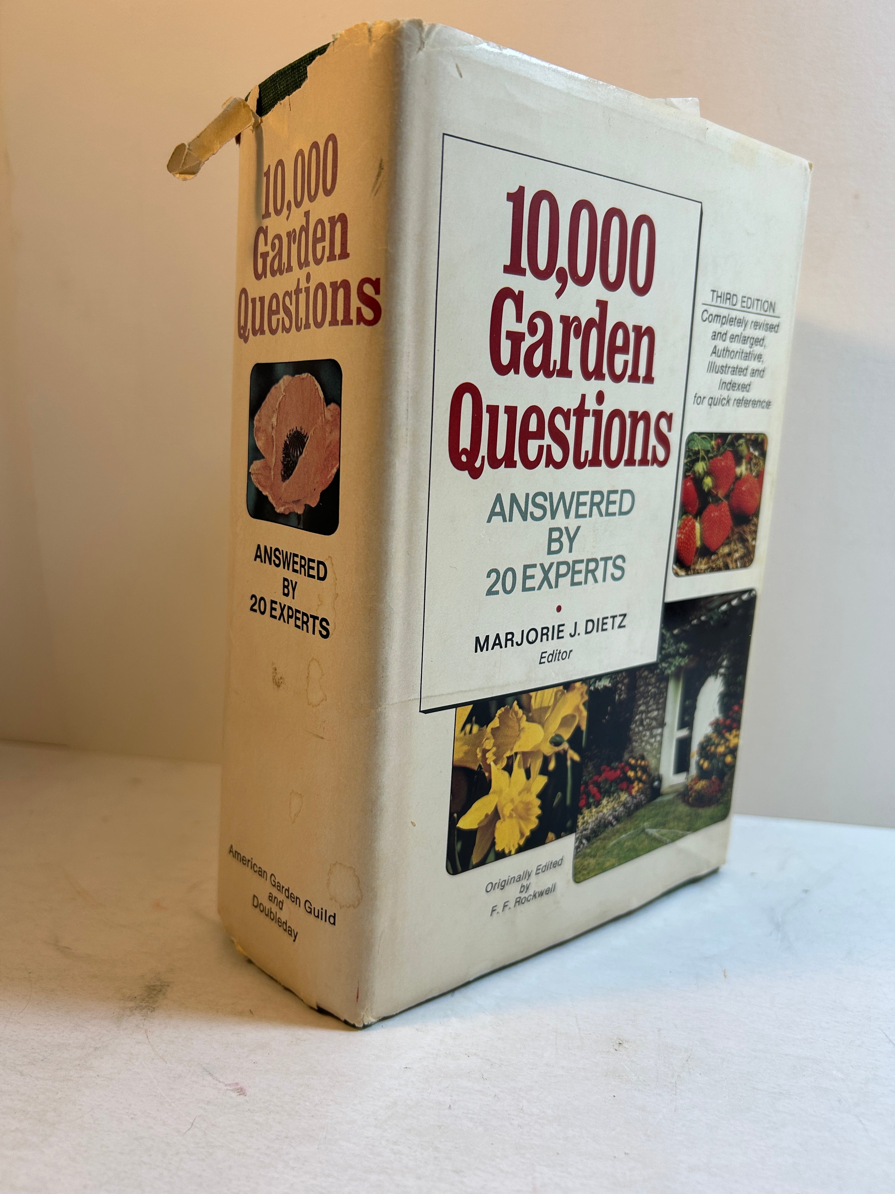 10,000 Garden Questions Answered By 20 Experts - 1974 Third Edition HCDJ