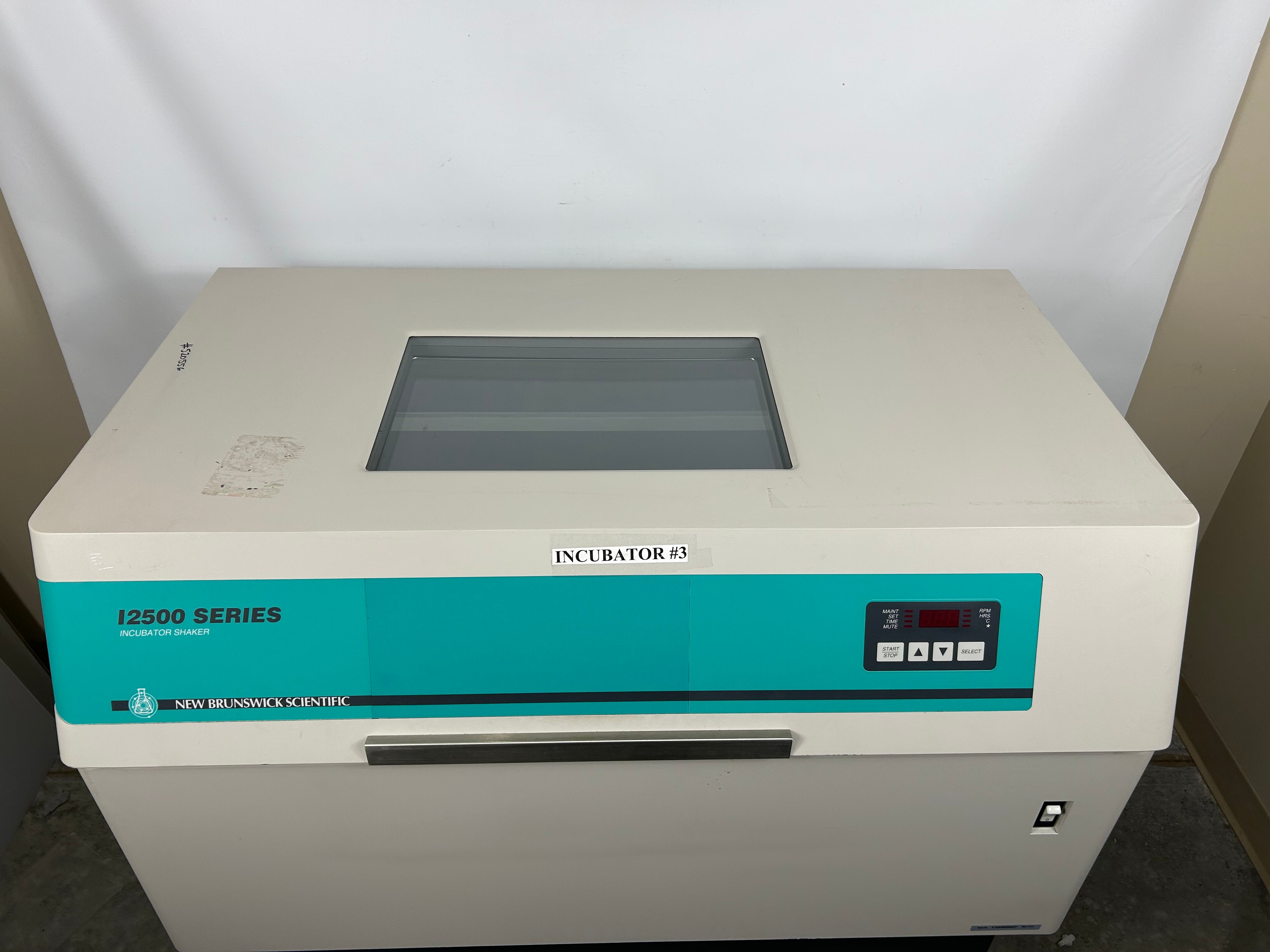 New Brunswick I2500 Incubator Shaker *Untested*