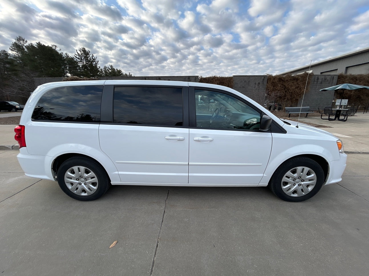 2016 - Dodge Caravan SE - V116