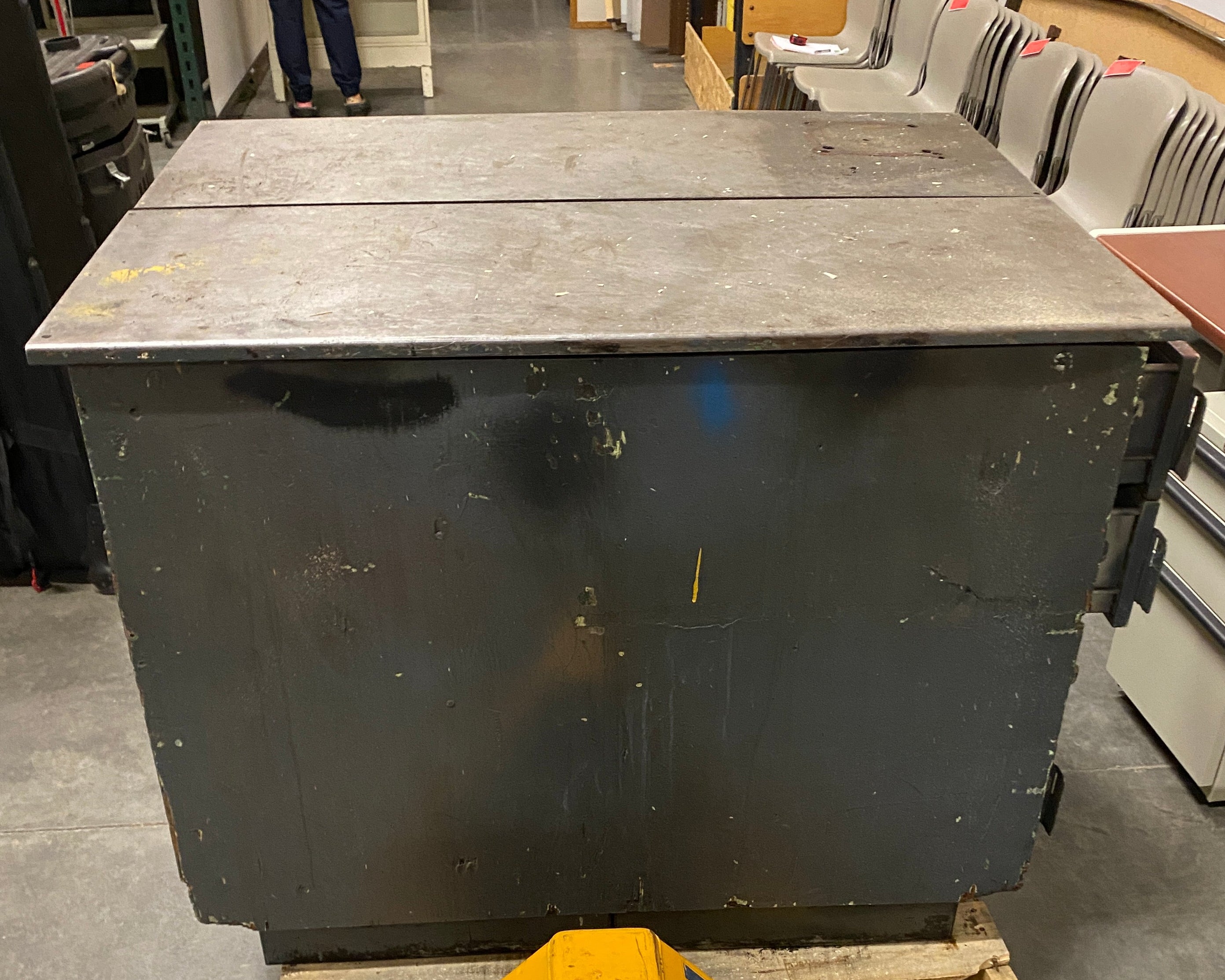 16 Drawer 2 Sided Metal Tool Cabinet