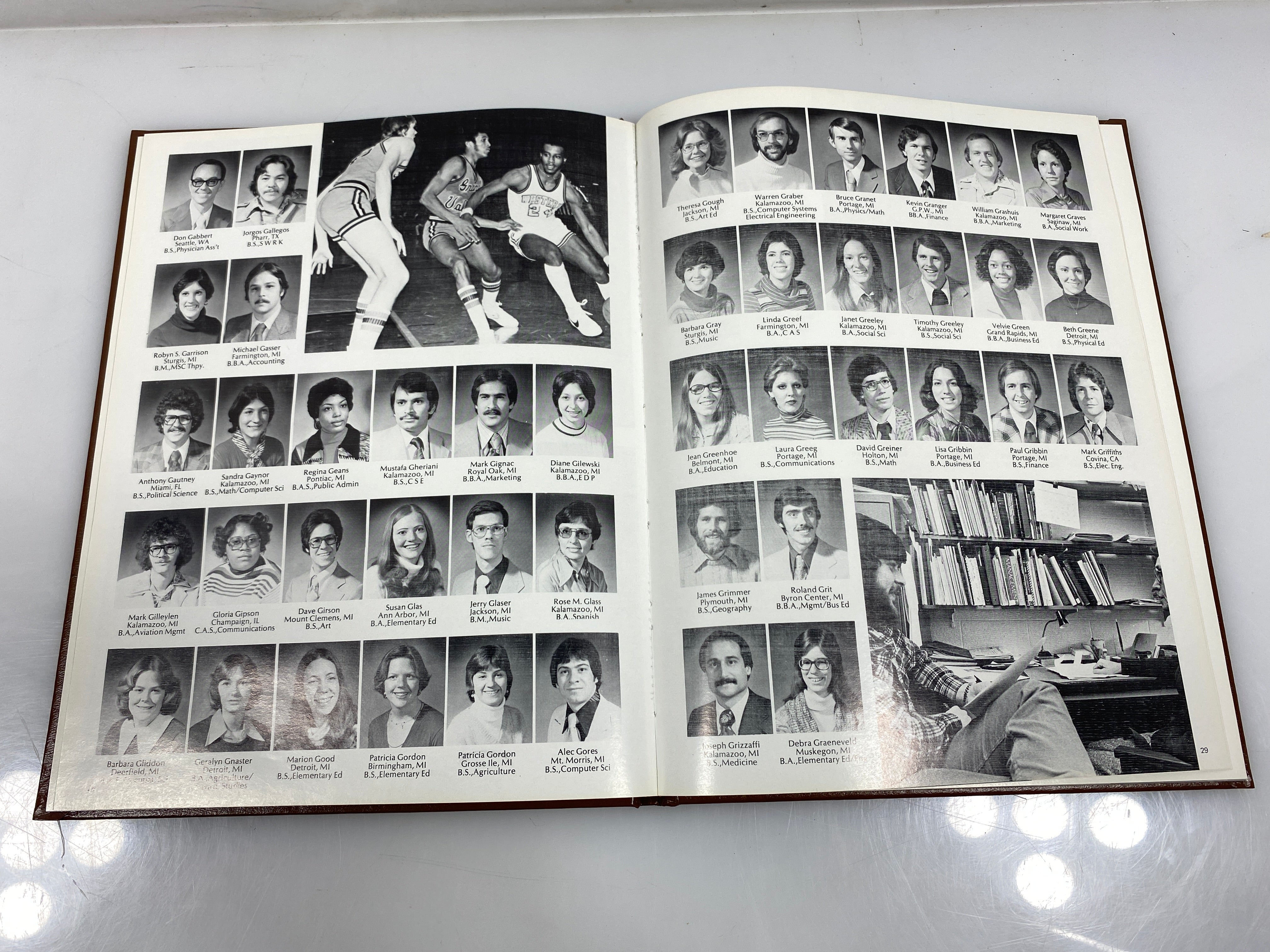 1977 Western Michigan University Yearbook Kalamazoo, MI HC