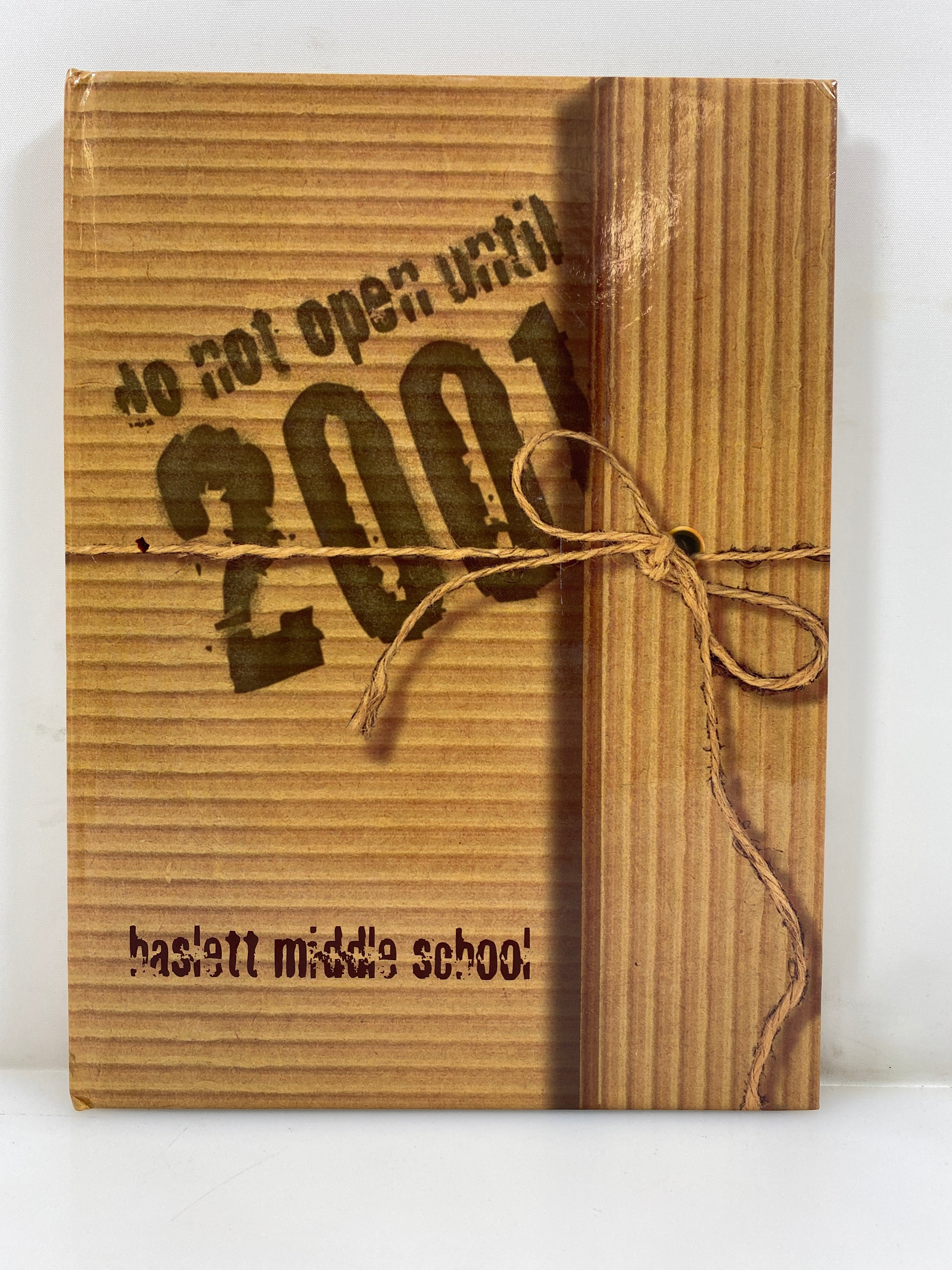 2001 Haslett Middle School Yearbook HC Haslett, MI