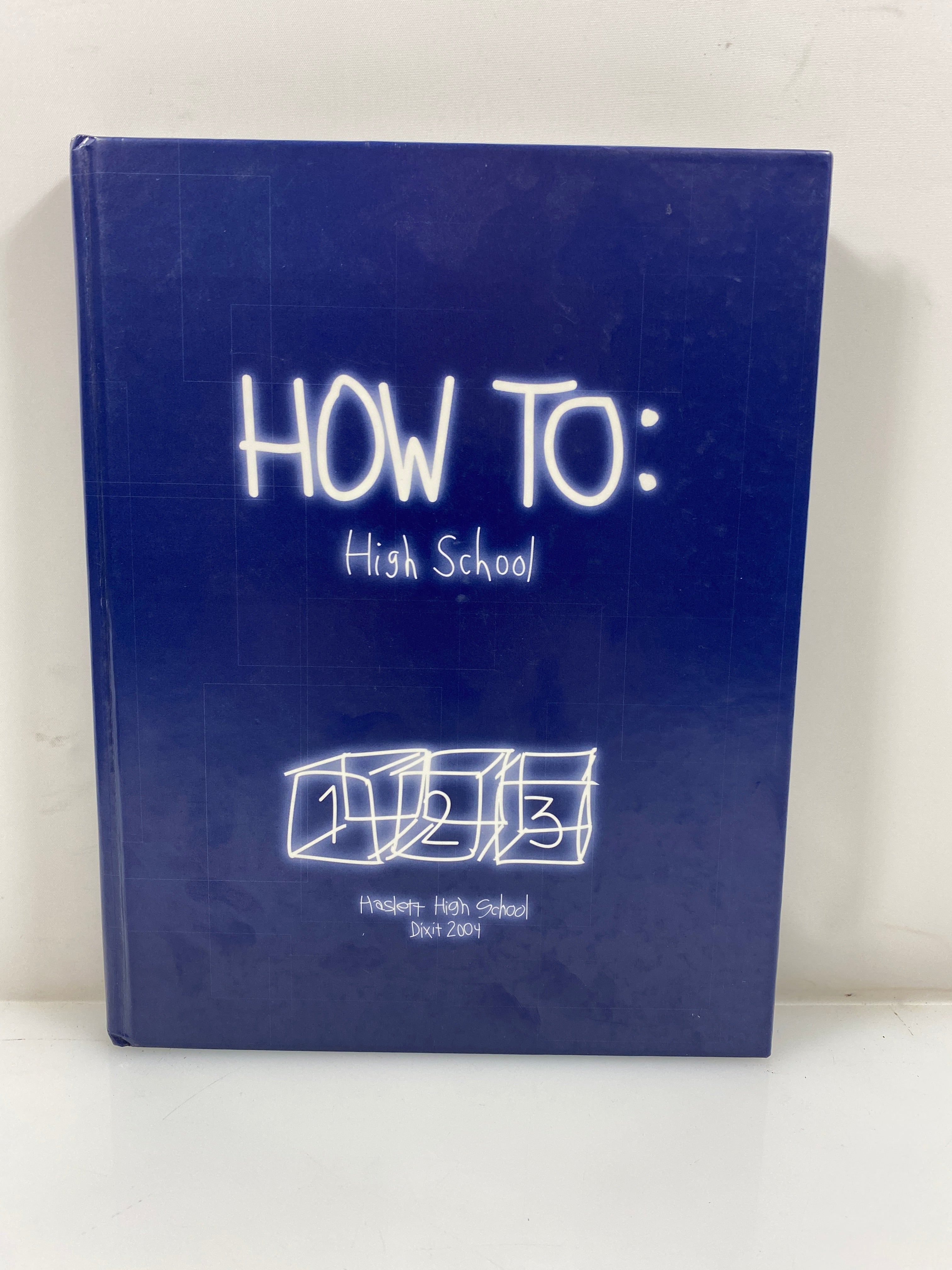 2004 Haslett High School "Dixit" Yearbook HC Haslett, MI