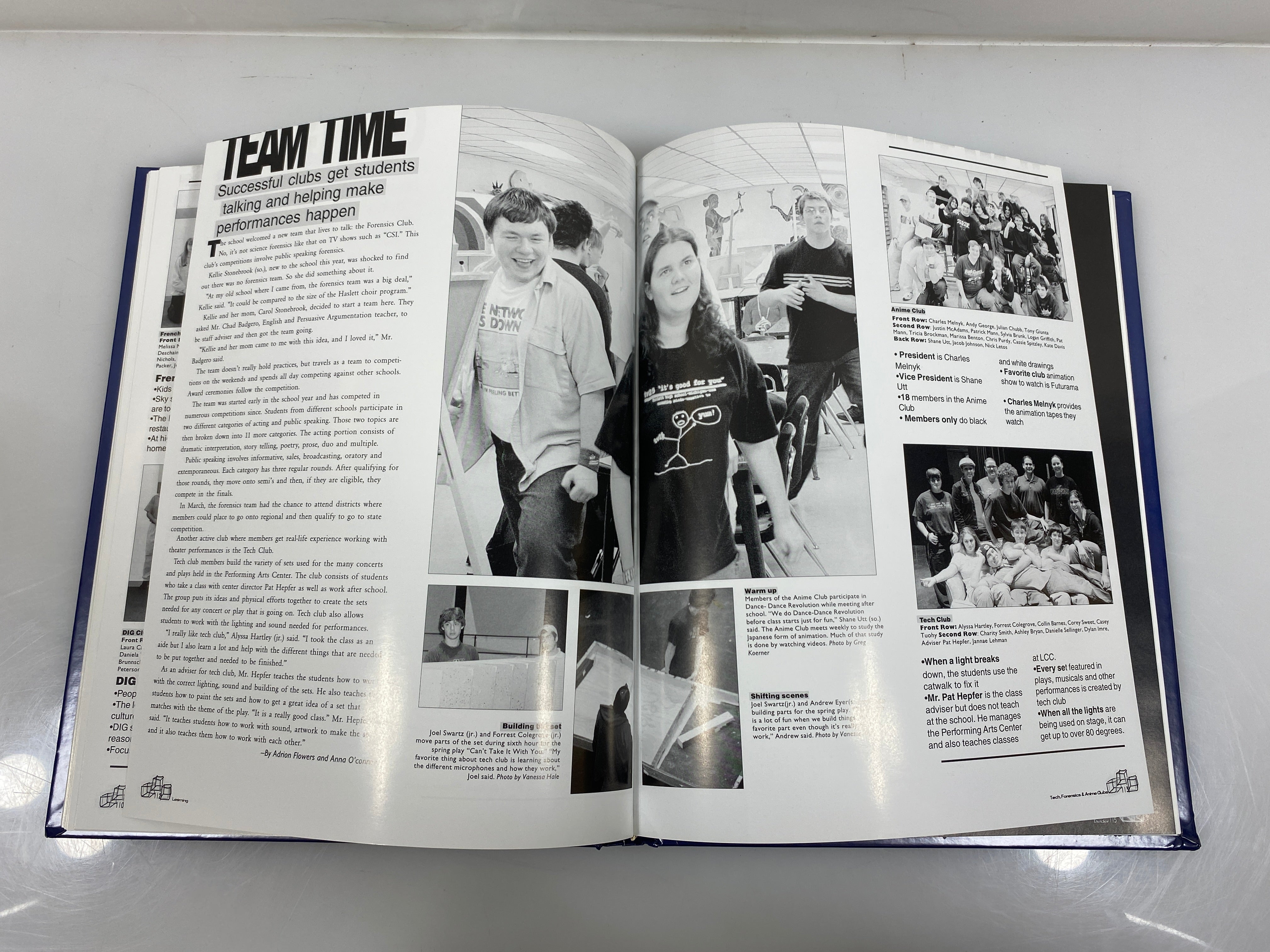 2004 Haslett High School "Dixit" Yearbook HC Haslett, MI