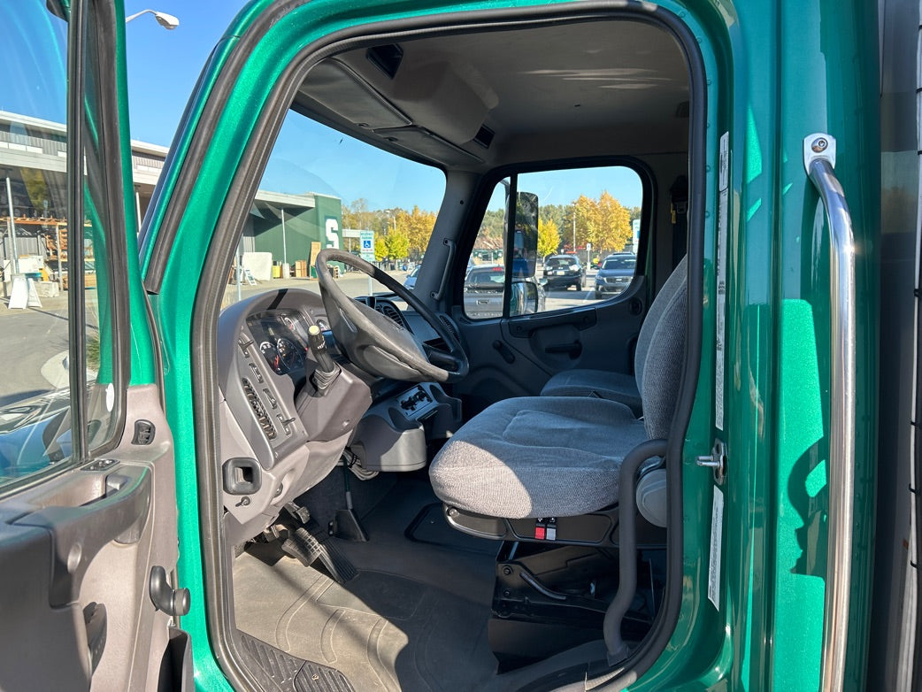 2009 Freightliner truck - 1274